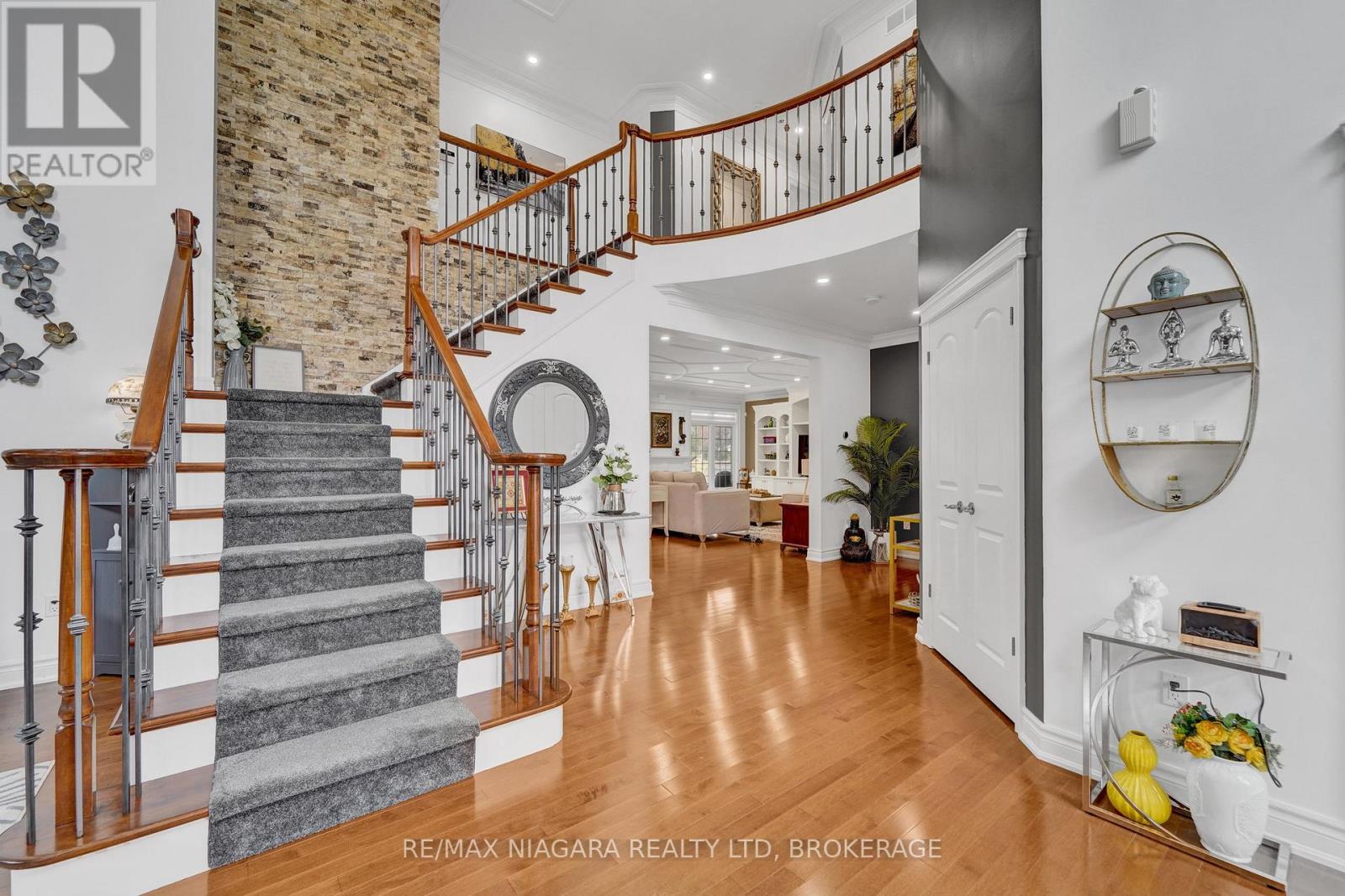 8018 Cathedral Drive, Niagara Falls, Ontario  L2H 2Z2 - Photo 10 - X13109754