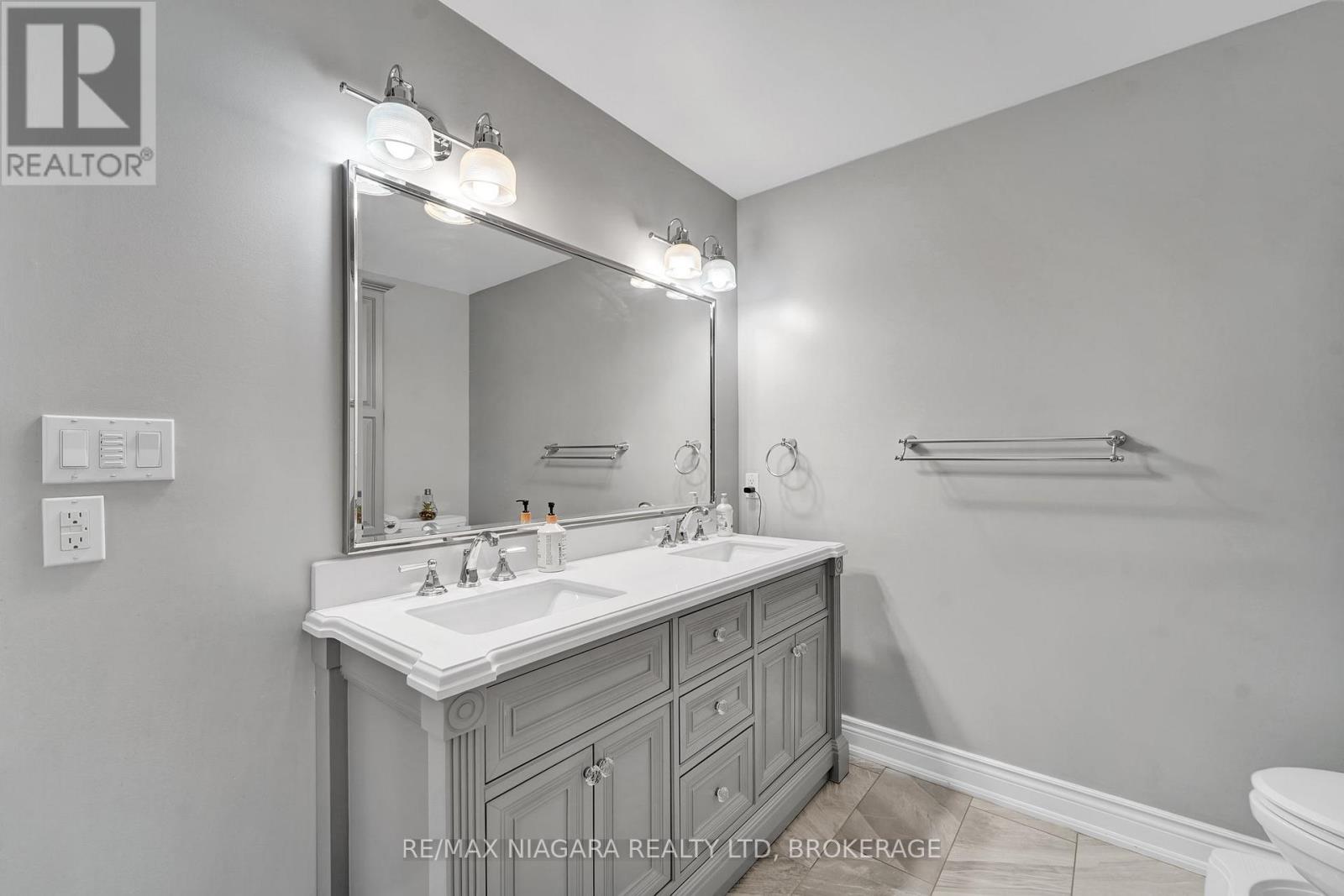8018 Cathedral Drive, Niagara Falls, Ontario  L2H 2Z2 - Photo 31 - X13109754