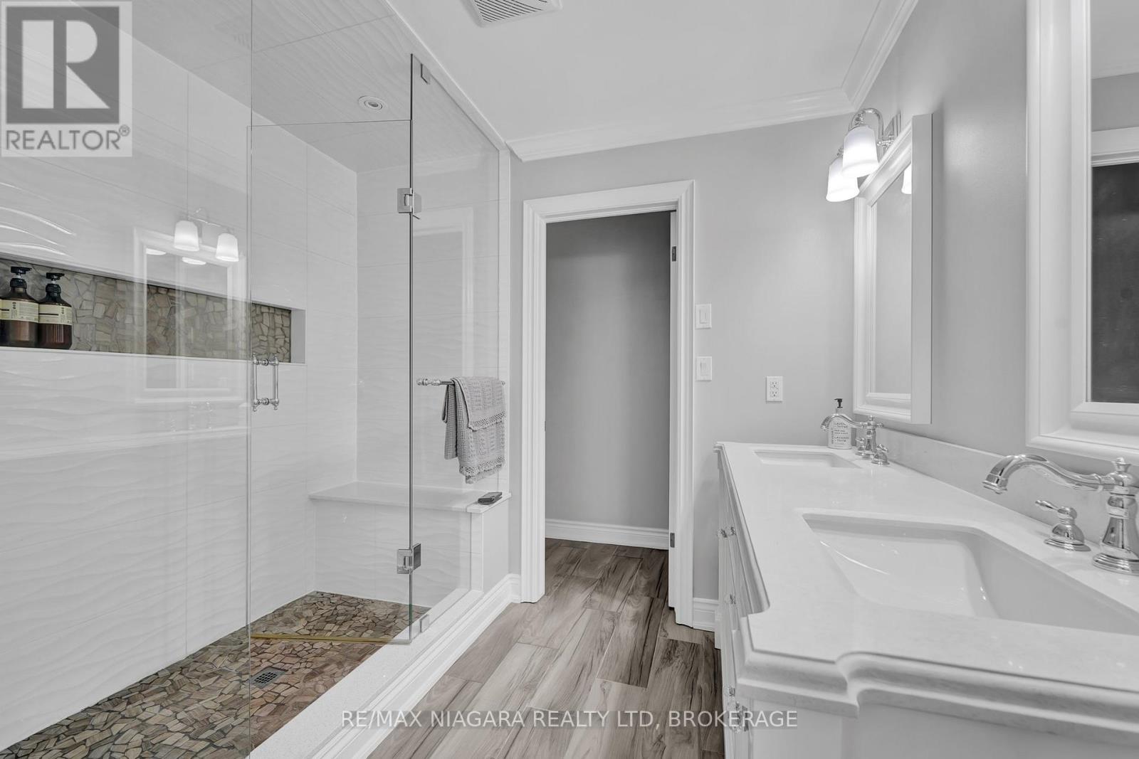 8018 Cathedral Drive, Niagara Falls, Ontario  L2H 2Z2 - Photo 37 - X13109754