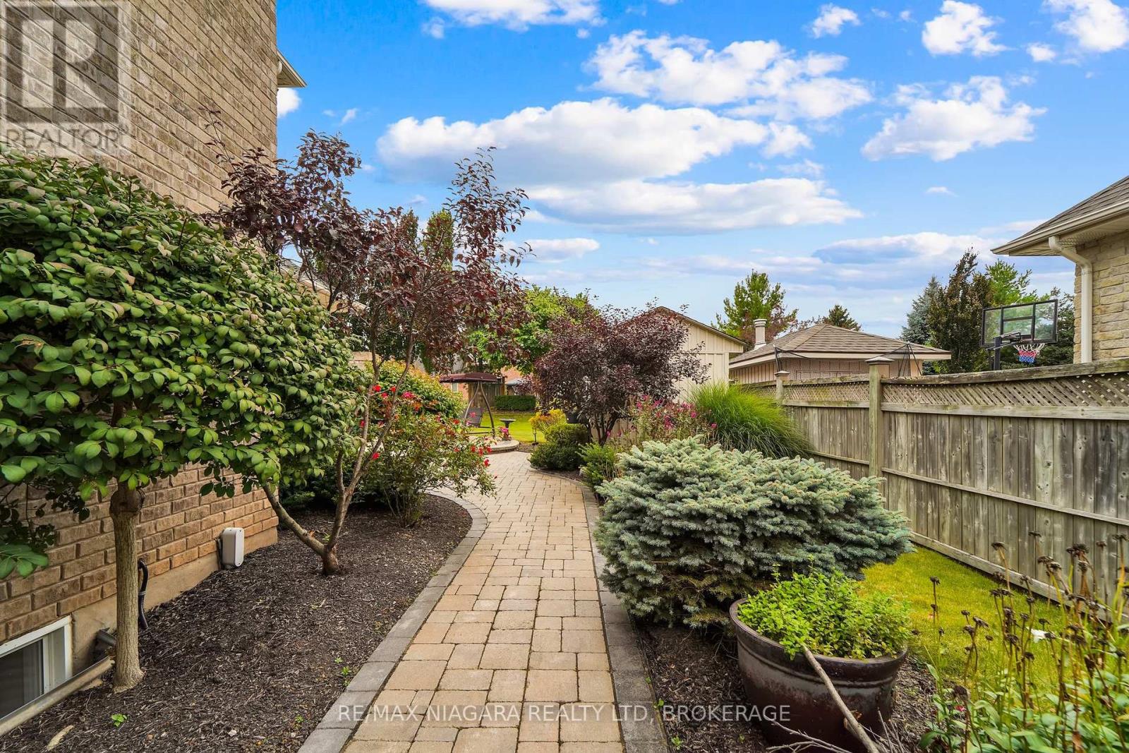 8018 Cathedral Drive, Niagara Falls, Ontario  L2H 2Z2 - Photo 42 - X13109754