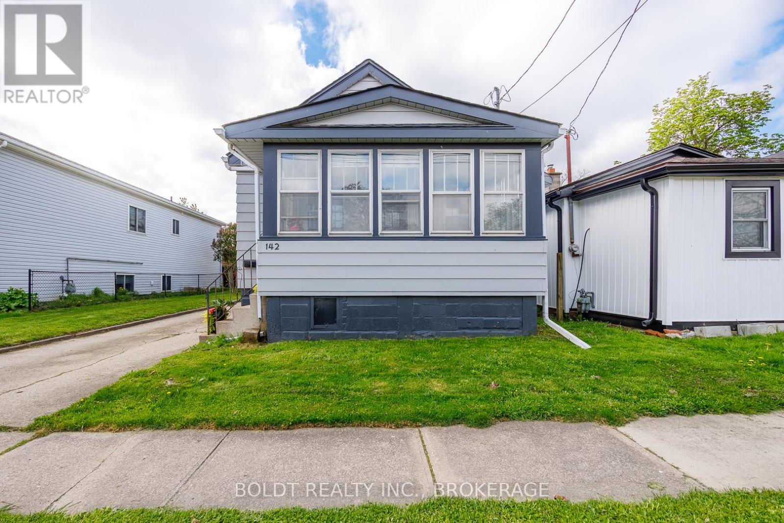 142 Clara Street, Thorold, Ontario  L2V 1K3 - Photo 2 - X13110374