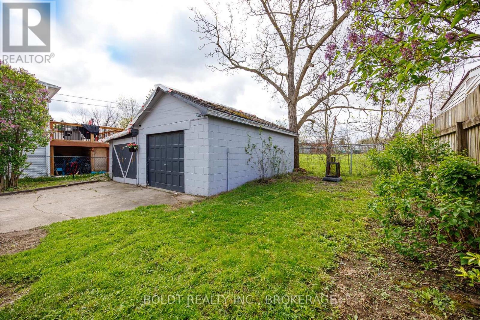142 Clara Street, Thorold, Ontario  L2V 1K3 - Photo 4 - X13110374