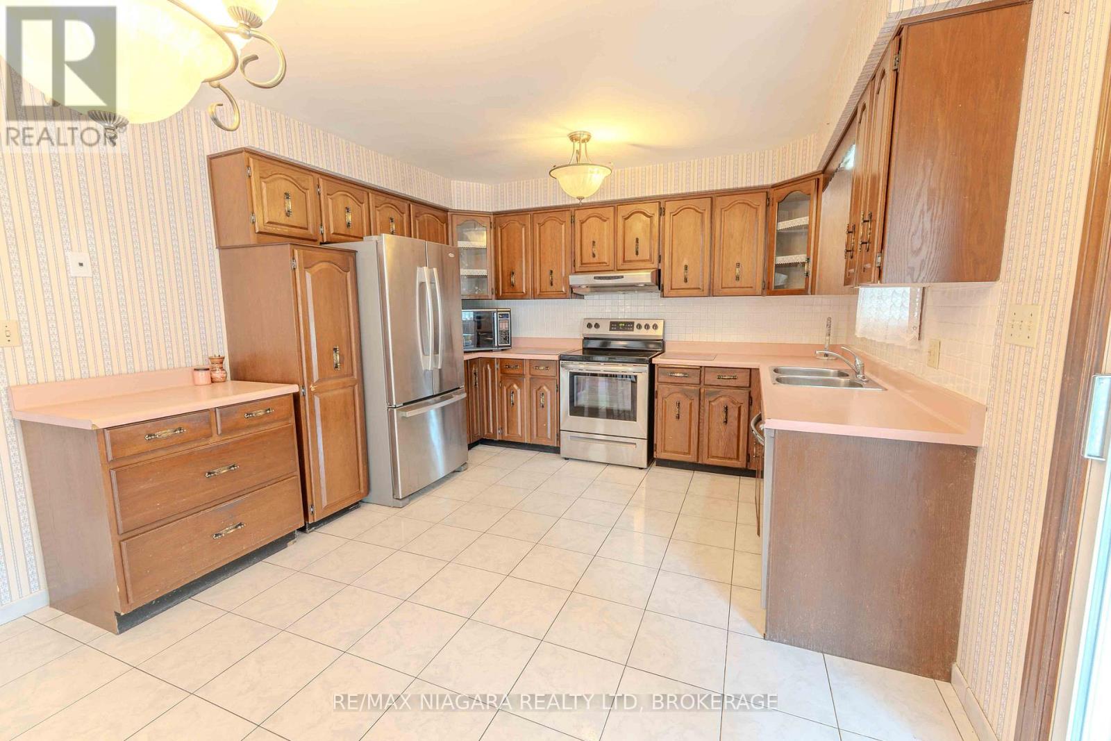 28 Tanera Crescent, St. Catharines, Ontario  L2M 7K1 - Photo 12 - X13118514