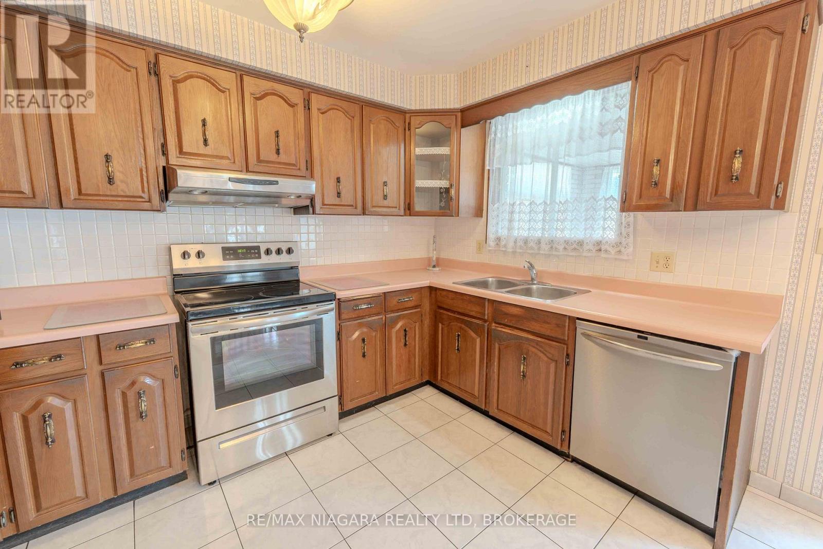 28 Tanera Crescent, St. Catharines, Ontario  L2M 7K1 - Photo 13 - X13118514
