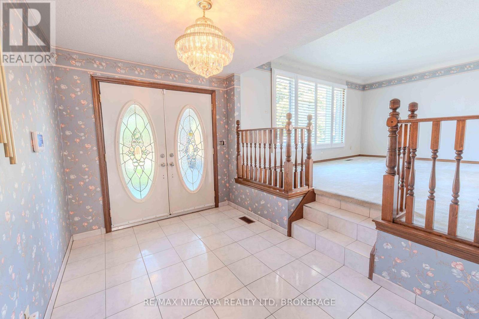 28 Tanera Crescent, St. Catharines, Ontario  L2M 7K1 - Photo 2 - X13118514