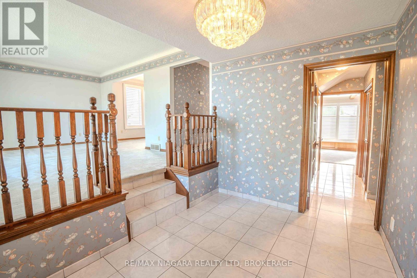 28 Tanera Crescent, St. Catharines, Ontario  L2M 7K1 - Photo 3 - X13118514
