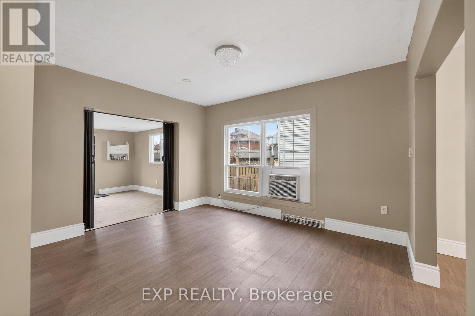 4576 Fourth Avenue, Niagara Falls, Ontario  L2E 4N6 - Photo 3 - X13123464