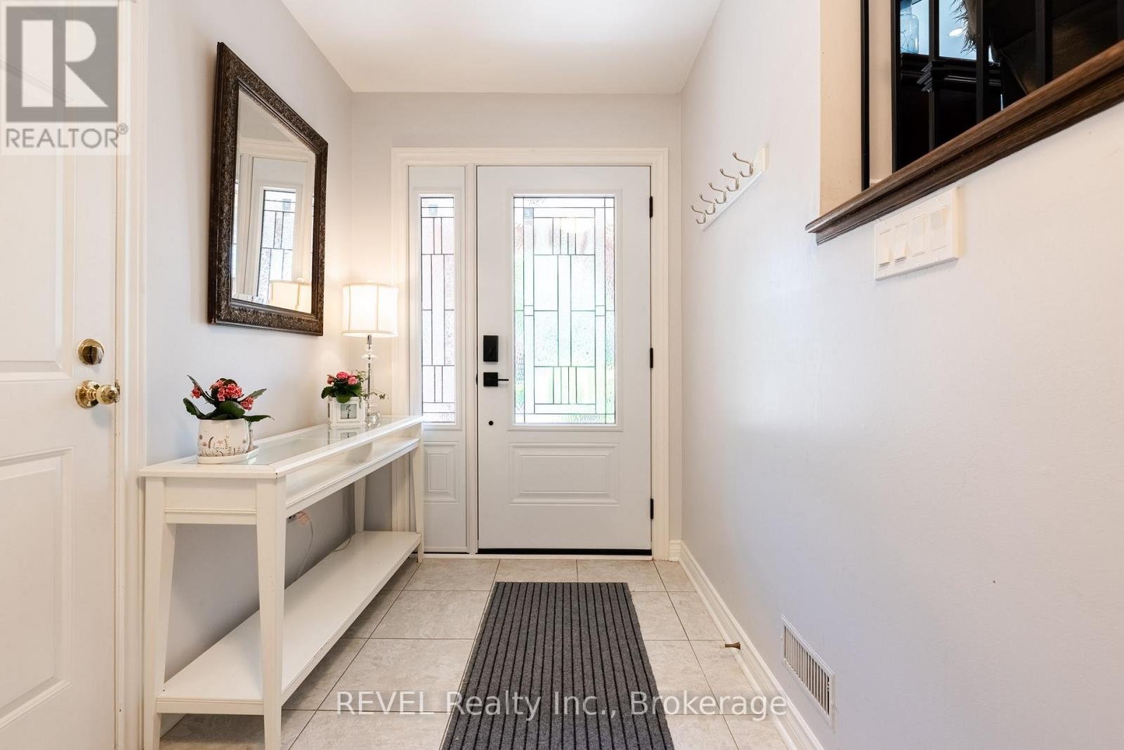 9 Amberwood Court, St. Catharines, Ontario  L2N 7E1 - Photo 7 - X13123966