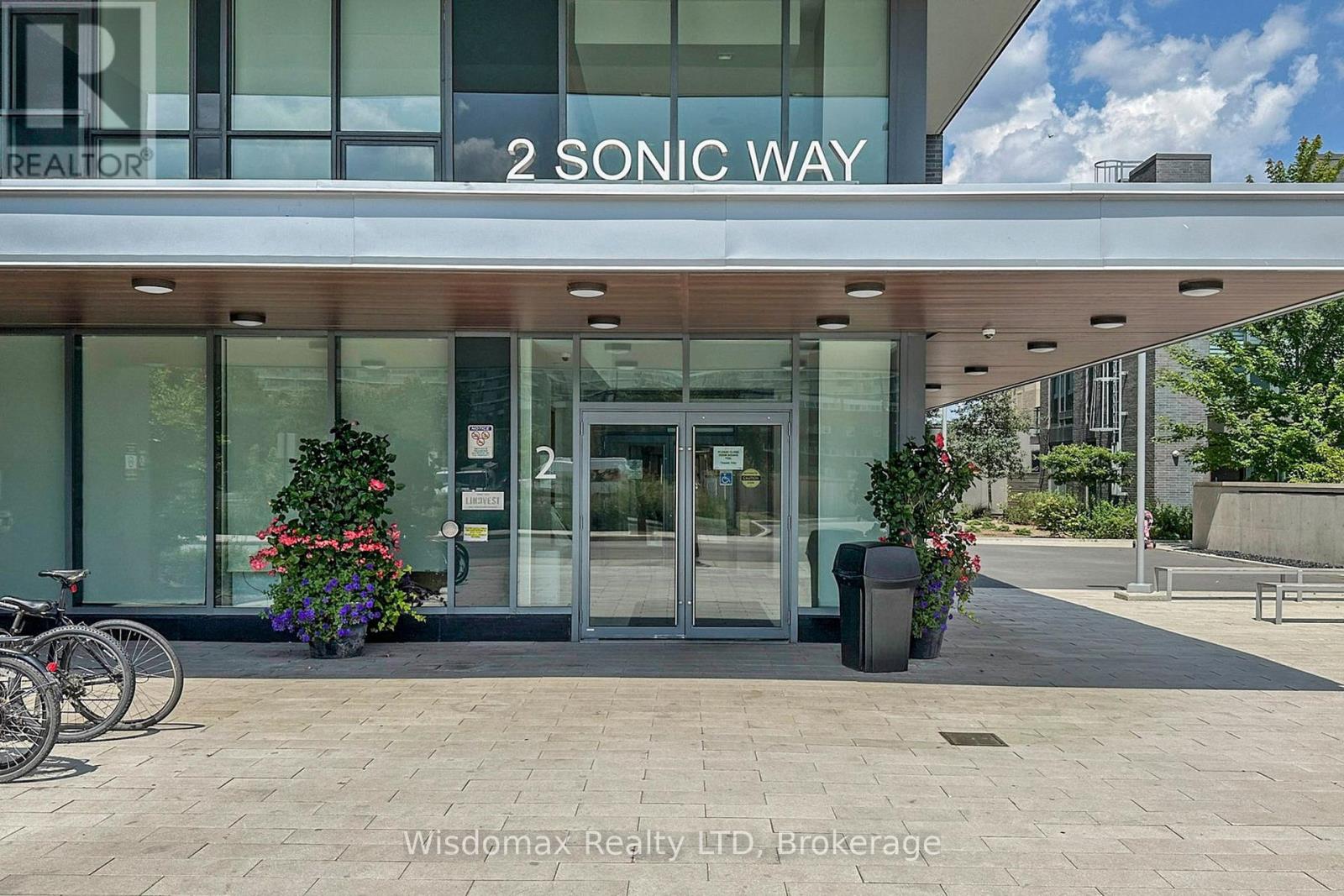 2006 - 2 Sonic Way, Toronto, Ontario  M3C 0P2 - Photo 4 - C13125766