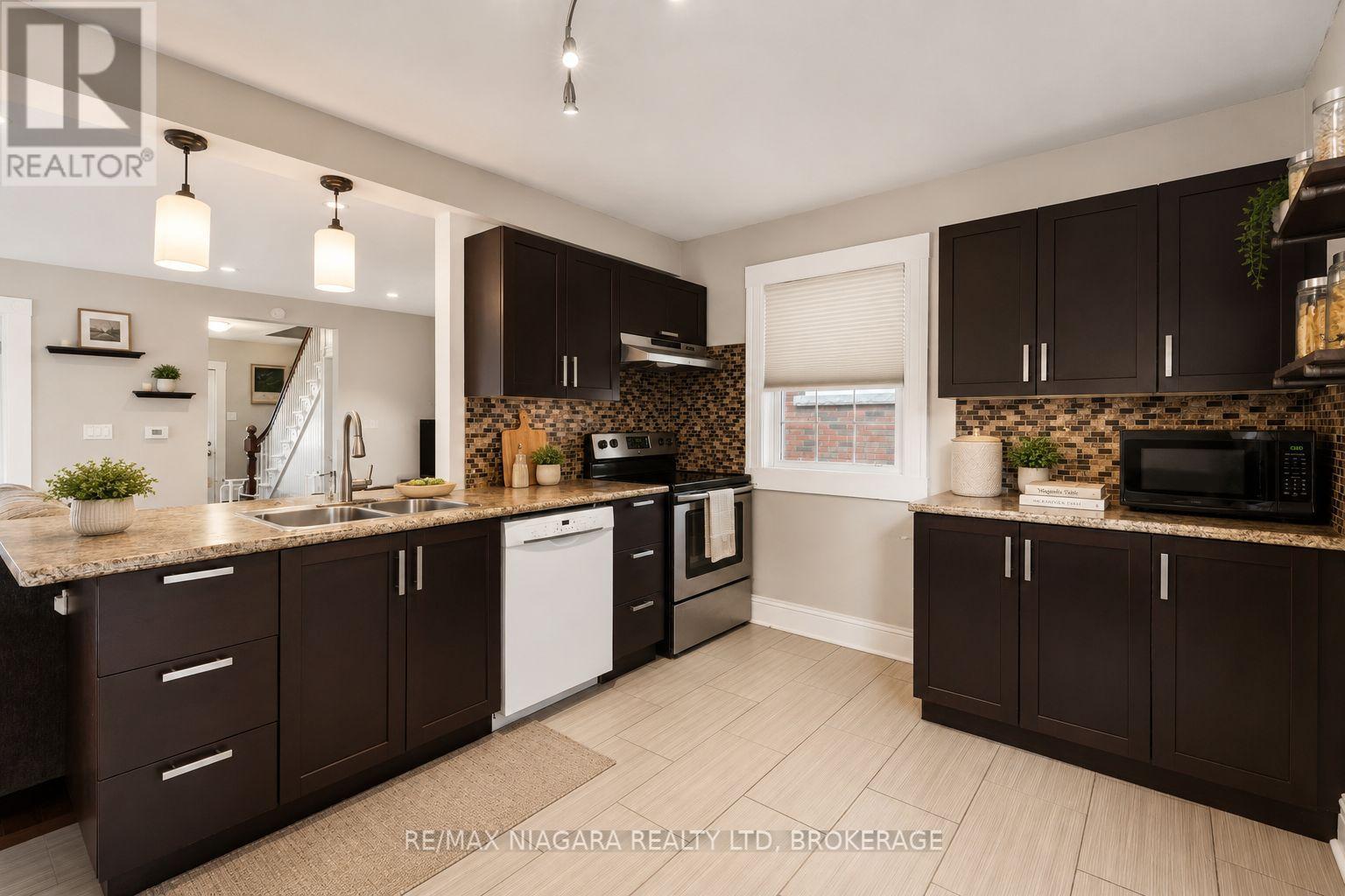 85 Maple Street, St. Catharines, Ontario  L2R 2B2 - Photo 12 - X13126024