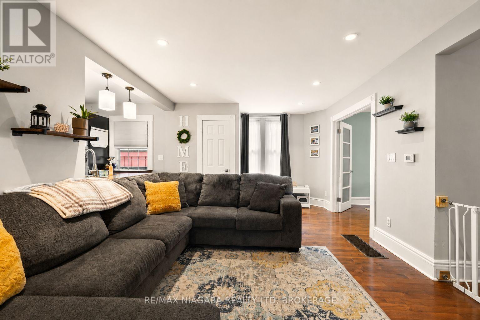 85 Maple Street, St. Catharines, Ontario  L2R 2B2 - Photo 7 - X13126024