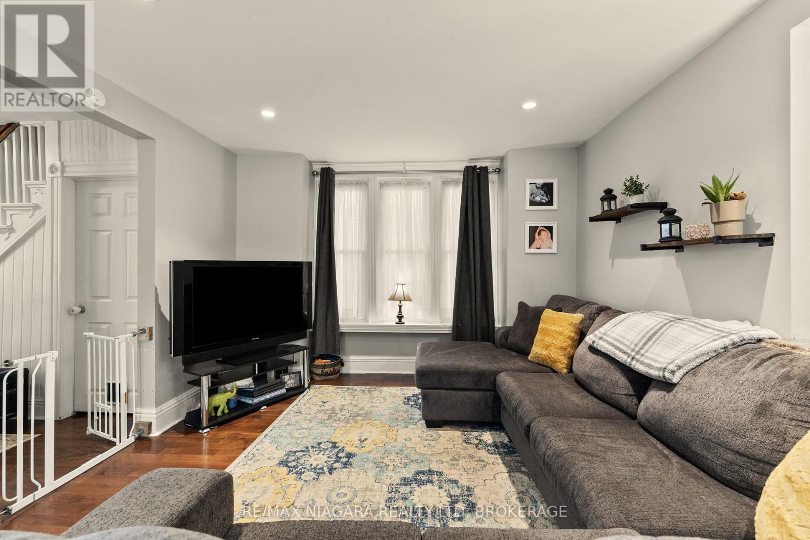 85 Maple Street, St. Catharines, Ontario  L2R 2B2 - Photo 8 - X13126024