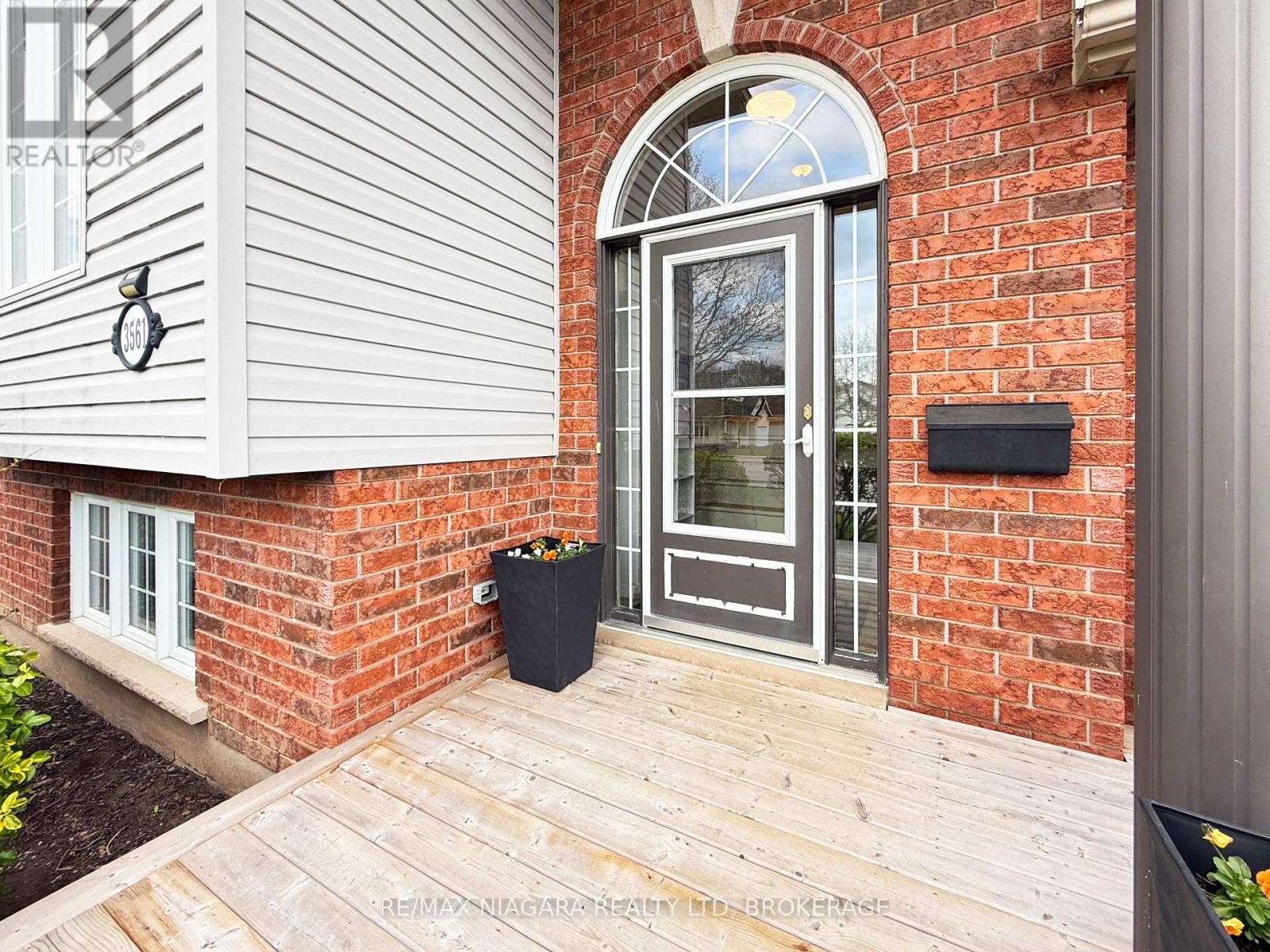 3561 Carver Street, Fort Erie, Ontario  L0S 1S0 - Photo 3 - X13130852