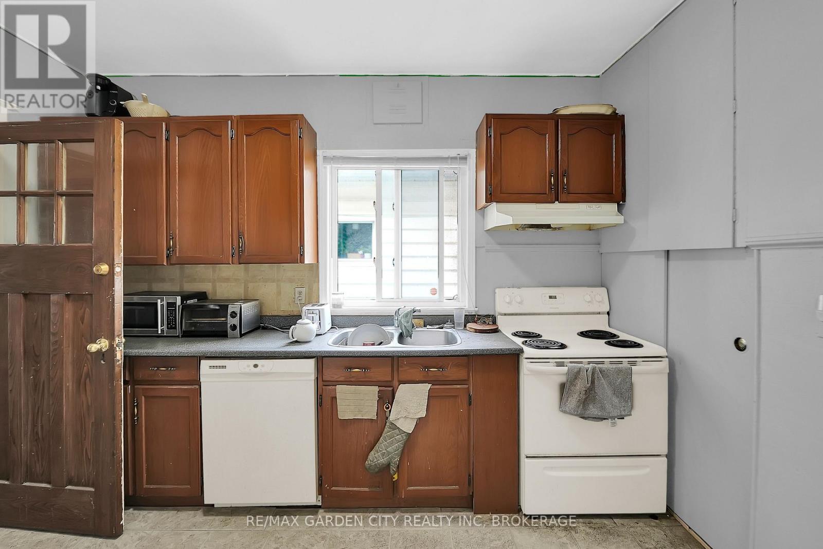 213 Geneva Street, St. Catharines, Ontario  L2R 4P9 - Photo 6 - X13140390