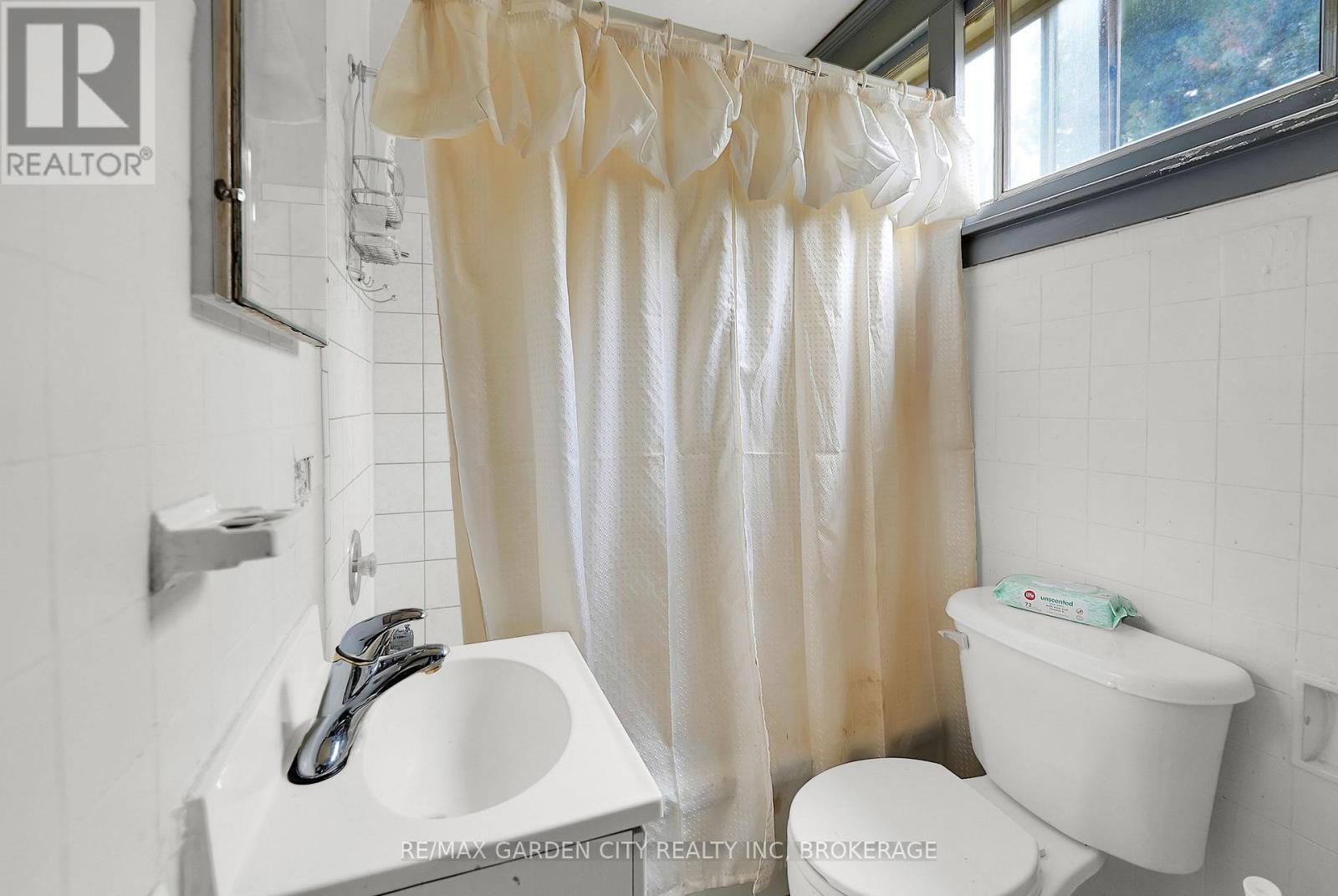213 Geneva Street, St. Catharines, Ontario  L2R 4P9 - Photo 9 - X13140390
