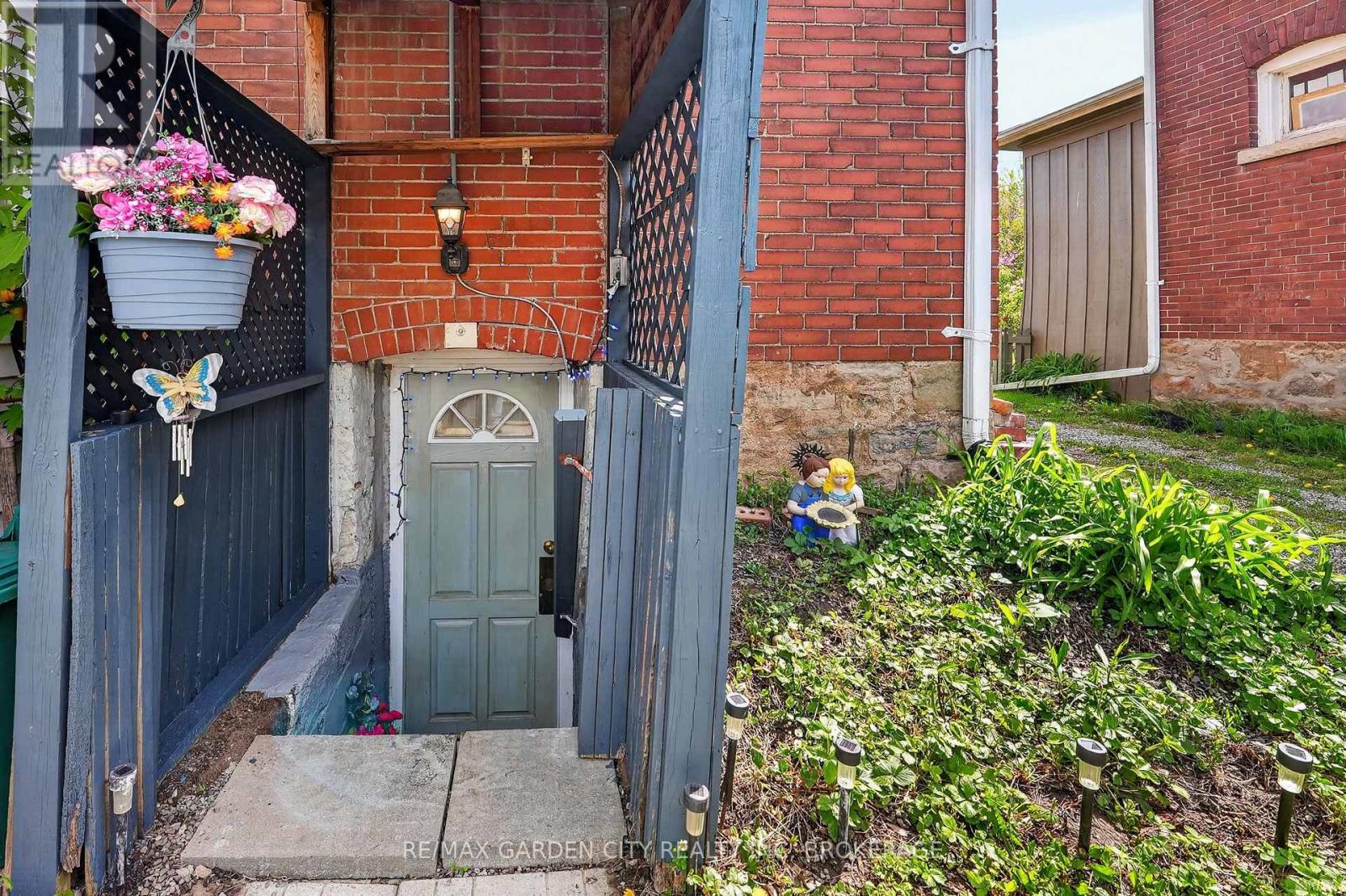 43 York Street, St. Catharines, Ontario  L2R 6C2 - Photo 10 - X13140394