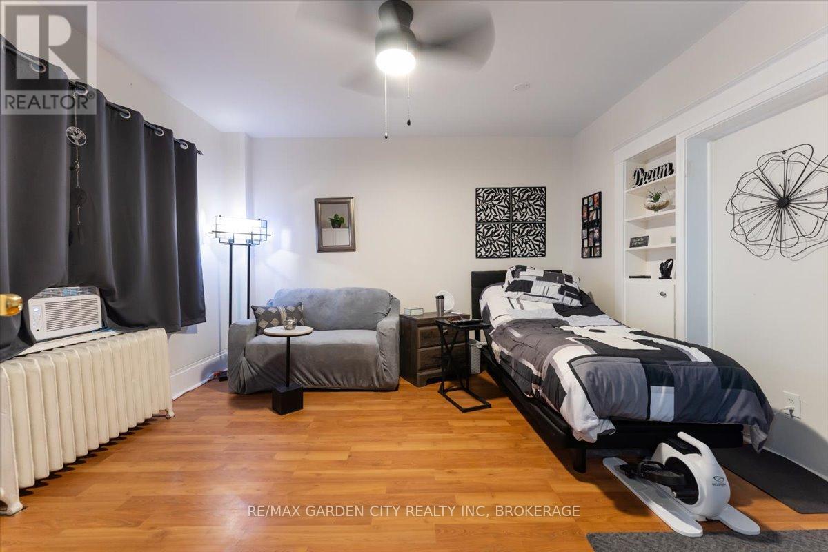 43 York Street, St. Catharines, Ontario  L2R 6C2 - Photo 6 - X13140394