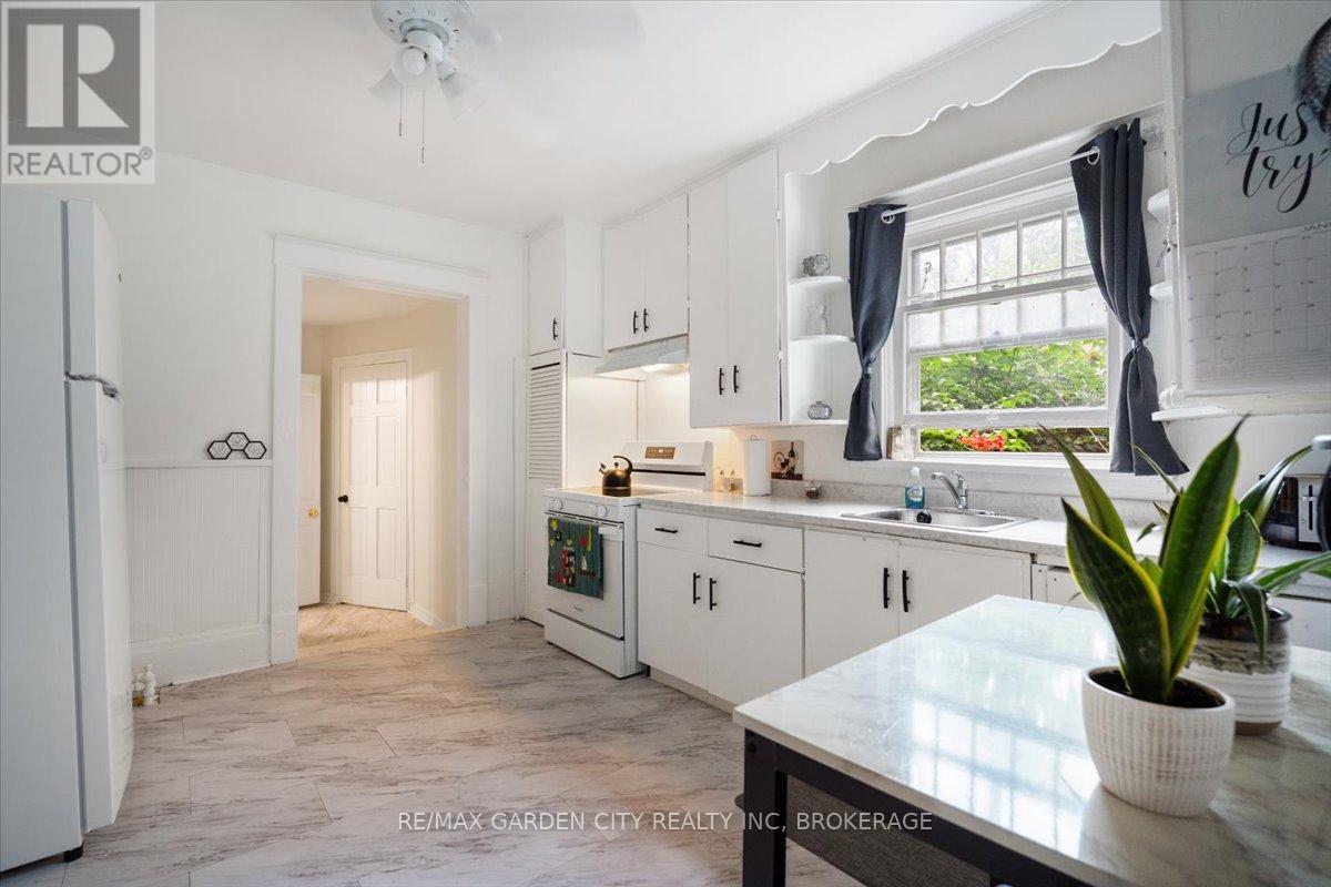 43 York Street, St. Catharines, Ontario  L2R 6C2 - Photo 8 - X13140394