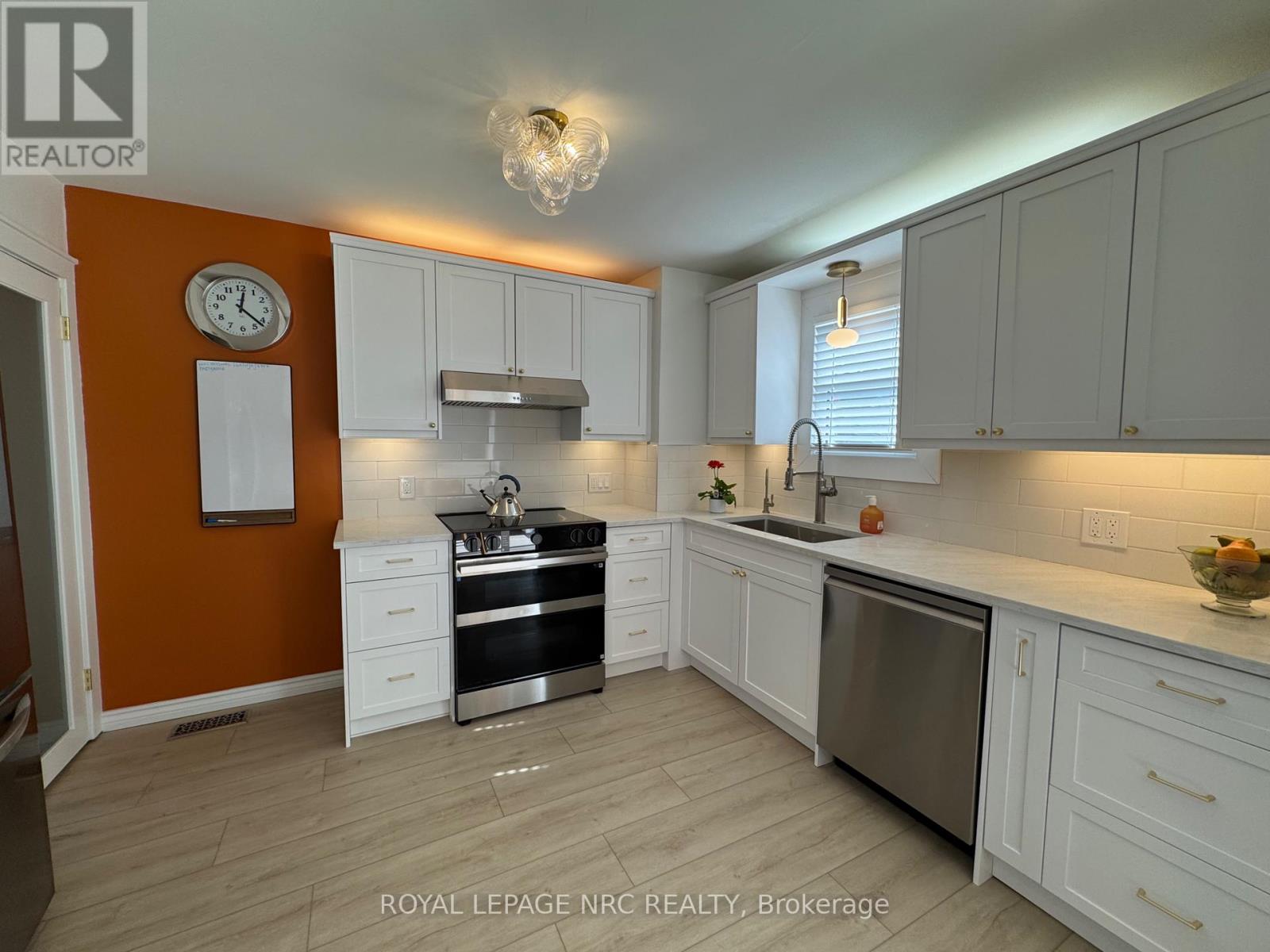 5 Victoria Street, St. Catharines, Ontario  L2S 2K8 - Photo 11 - X13143432