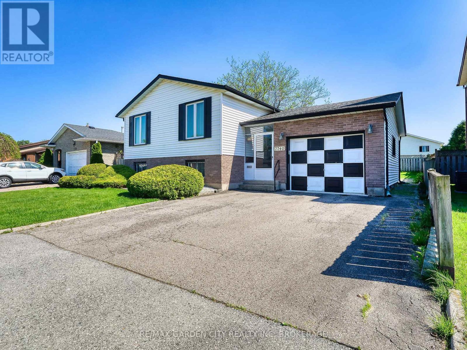 7740 Chorozy Street, Niagara Falls, Ontario  L2H 2N9 - Photo 2 - X13144492