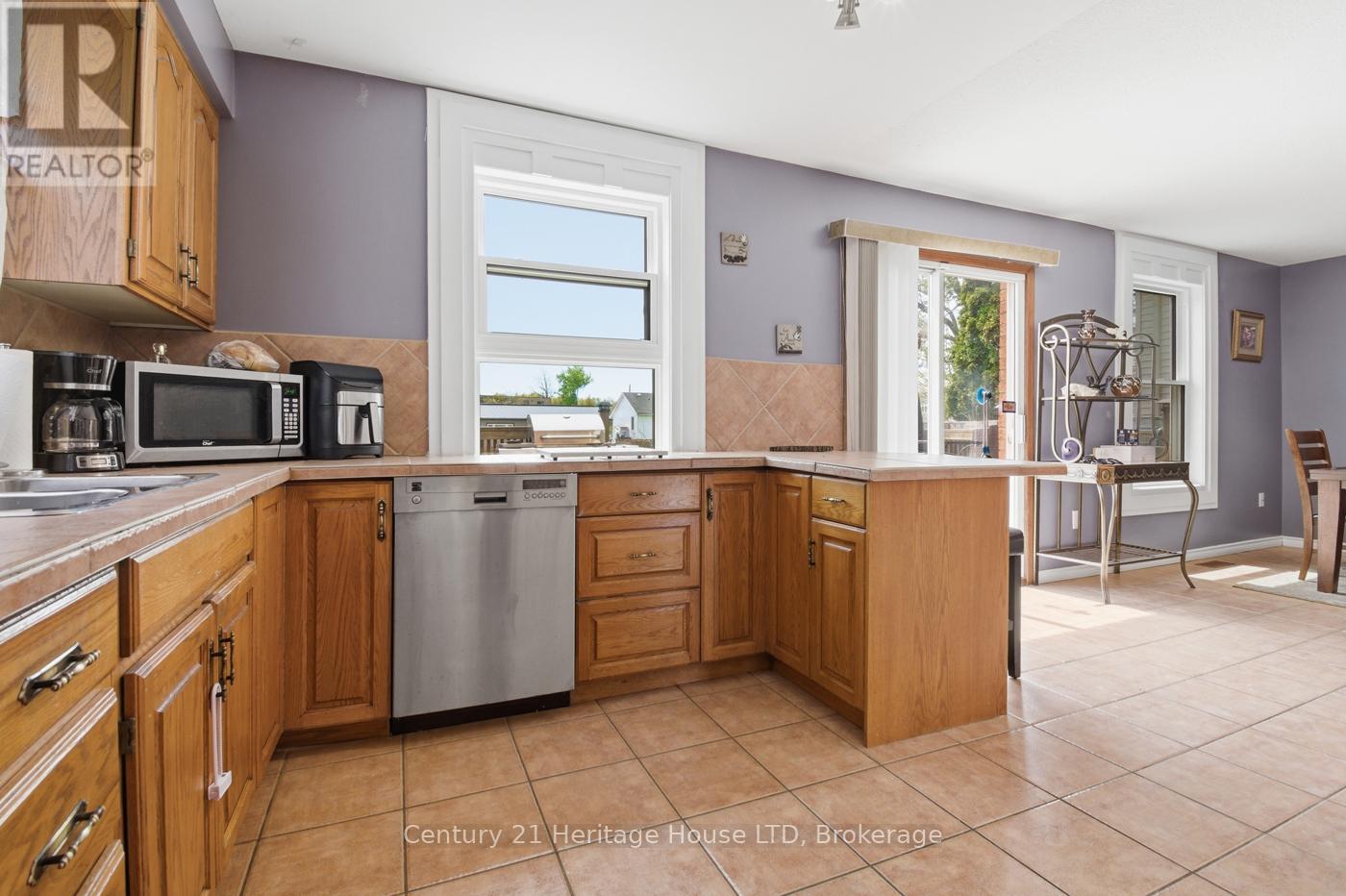 6864 Sunrise Court, Niagara Falls, Ontario  L2G 7V2 - Photo 11 - X13144862
