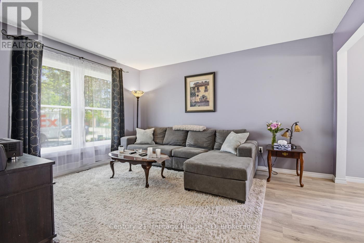 6864 Sunrise Court, Niagara Falls, Ontario  L2G 7V2 - Photo 2 - X13144862