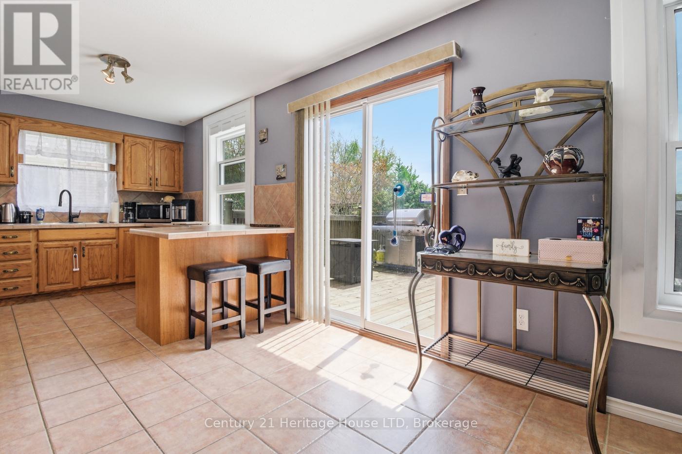 6864 Sunrise Court, Niagara Falls, Ontario  L2G 7V2 - Photo 3 - X13144862