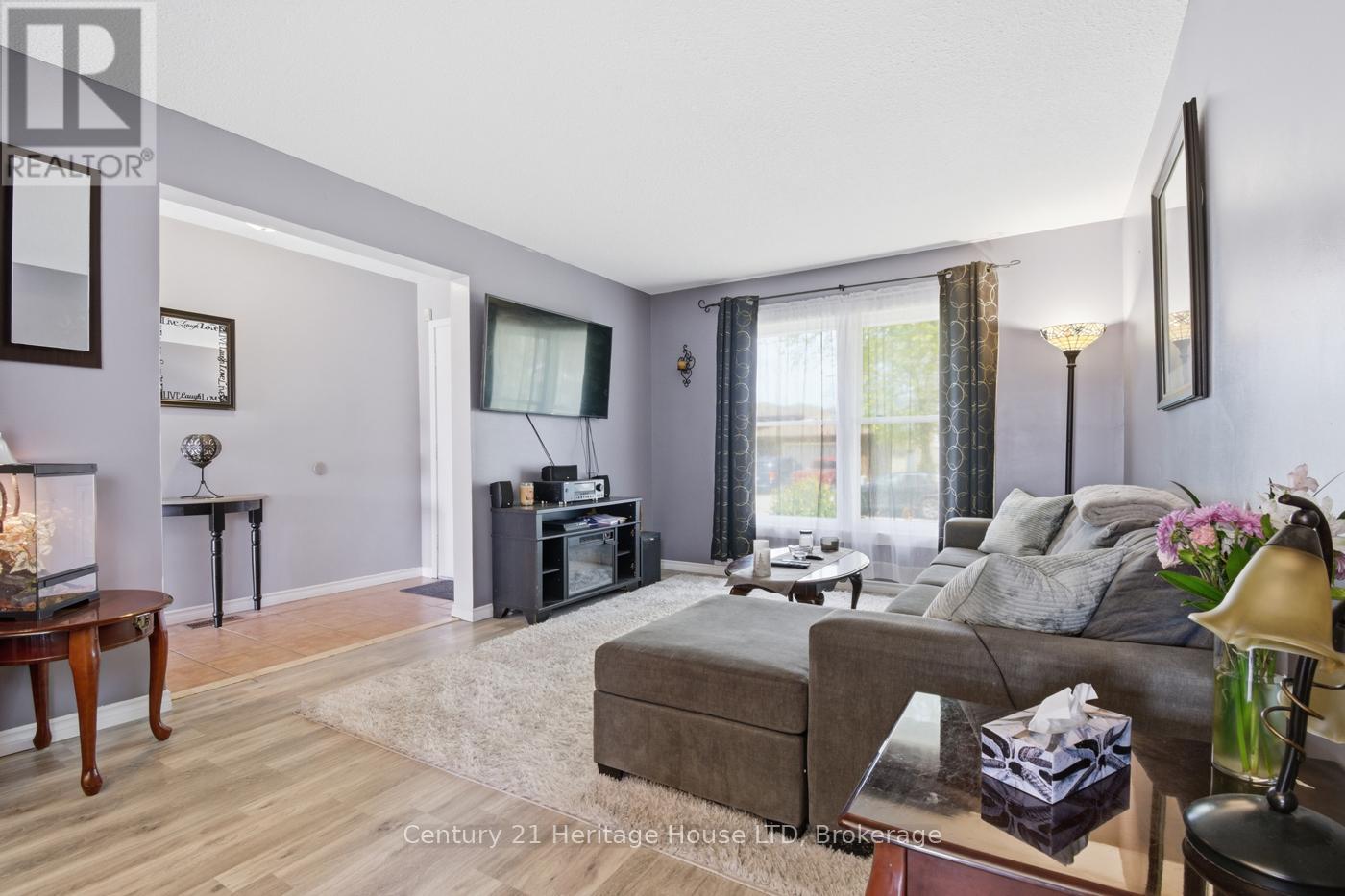 6864 Sunrise Court, Niagara Falls, Ontario  L2G 7V2 - Photo 8 - X13144862