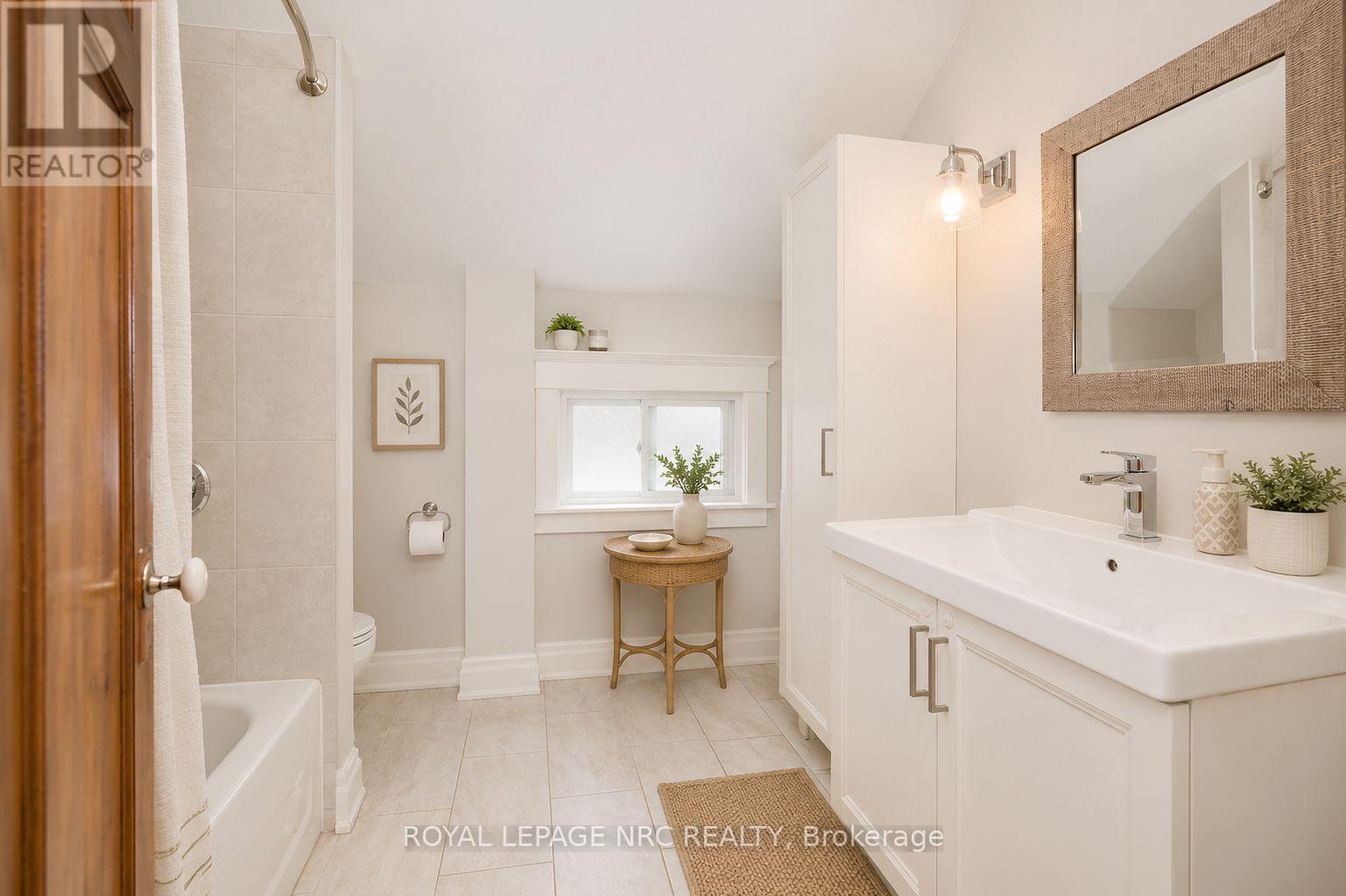 92 Dufferin Street, St. Catharines, Ontario  L2R 1Z8 - Photo 3 - X13146544