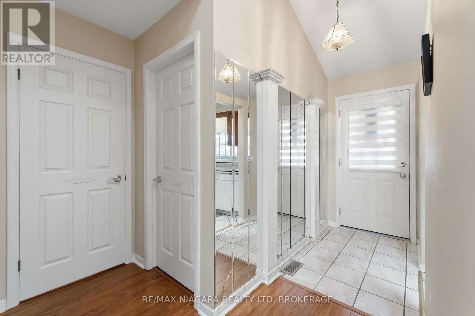 9 - 4117 Apple Blossom Lane, Lincoln, Ontario  L0R 2C0 - Photo 2 - X13149052