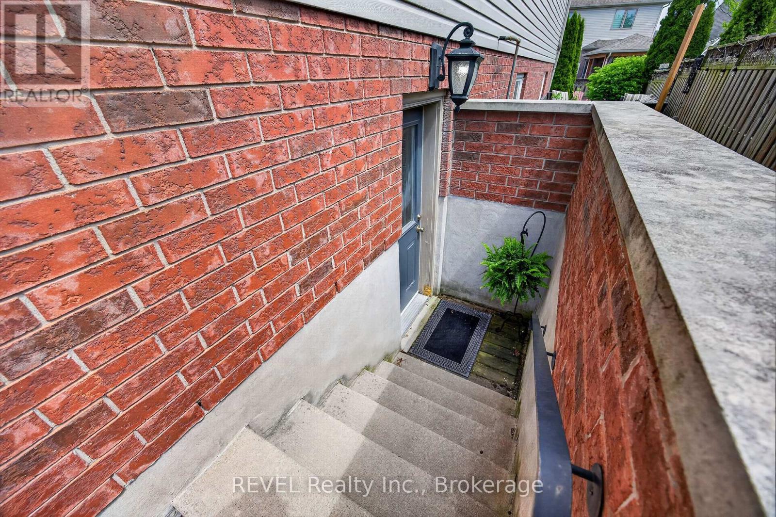 126 Westland Street, St. Catharines, Ontario  L2S 4E2 - Photo 4 - X13150354
