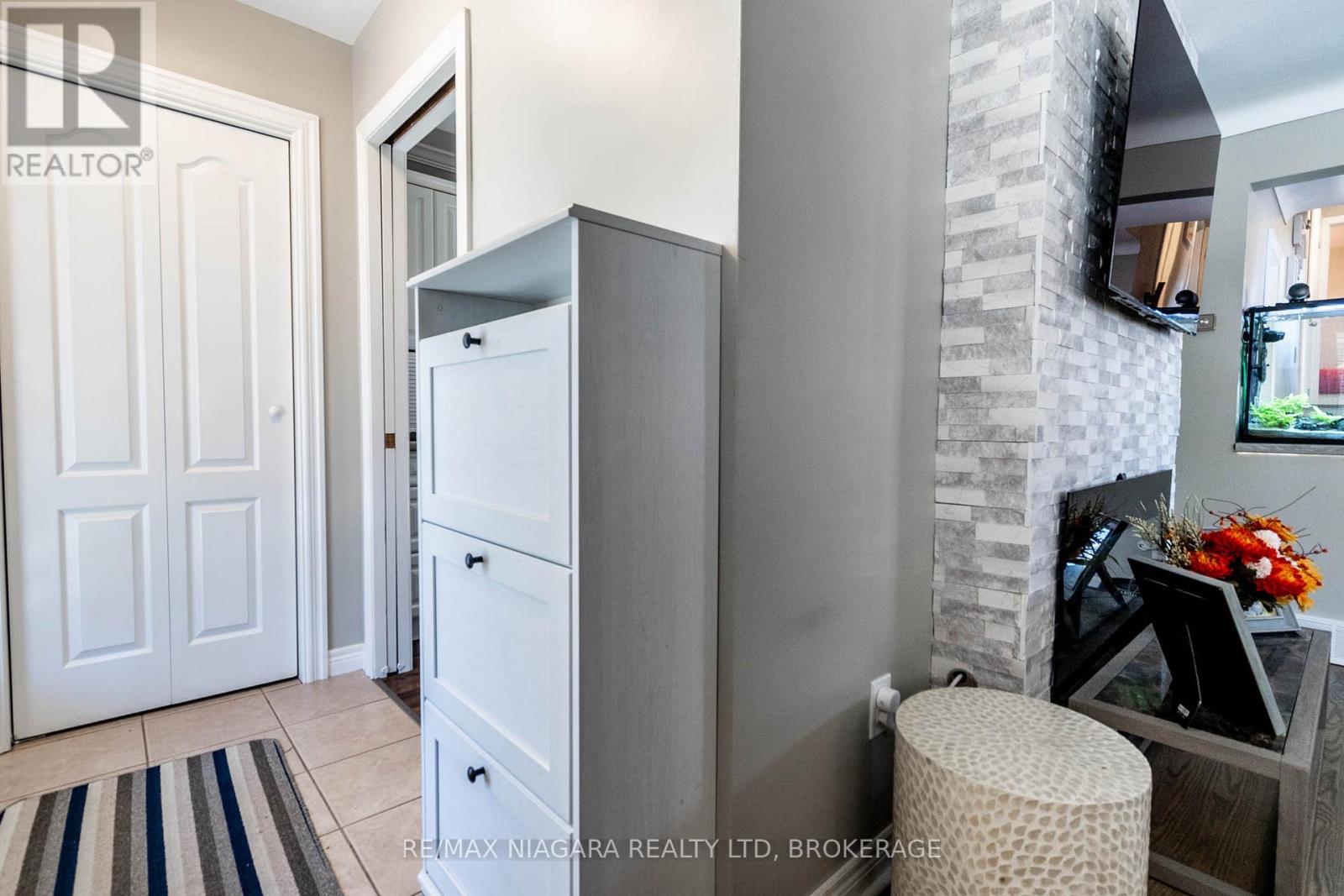 63 Windward Street, St. Catharines, Ontario  L2M 4B9 - Photo 2 - X13151376