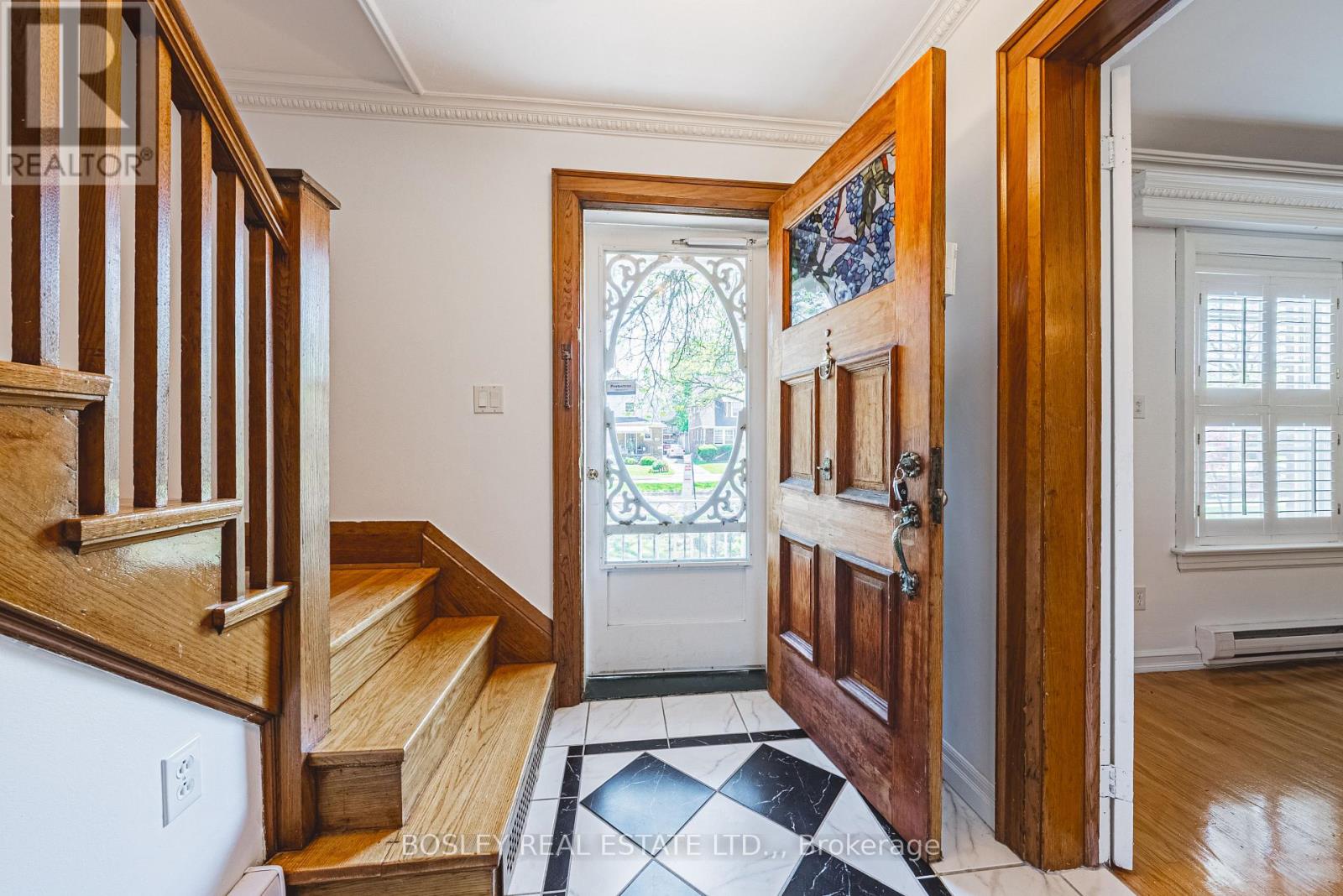 5039 Valley Way, Niagara Falls, Ontario  L2E 1W8 - Photo 3 - X13159112