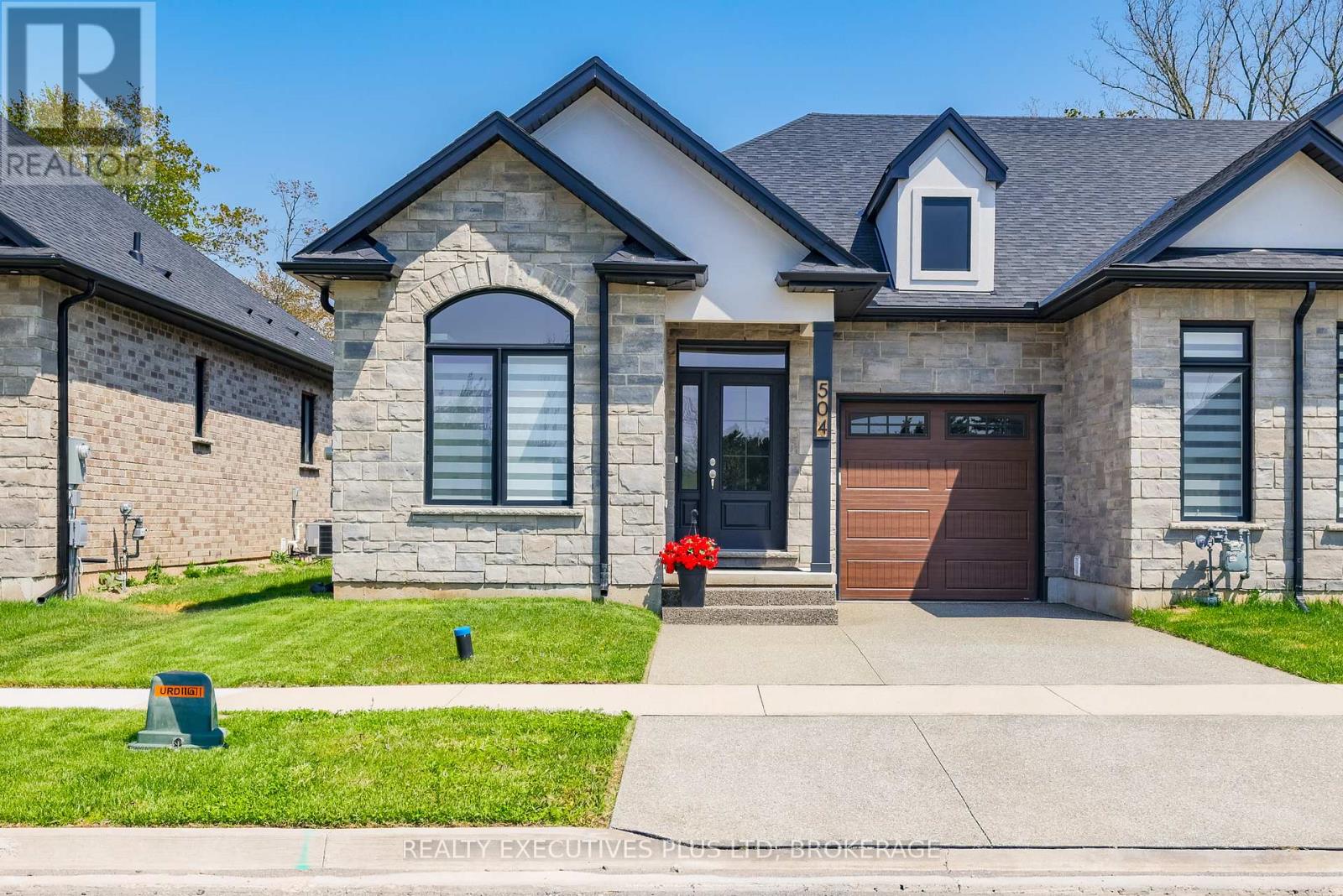 504 ROYAL RIDGE DRIVE, Fort Erie, Ontario