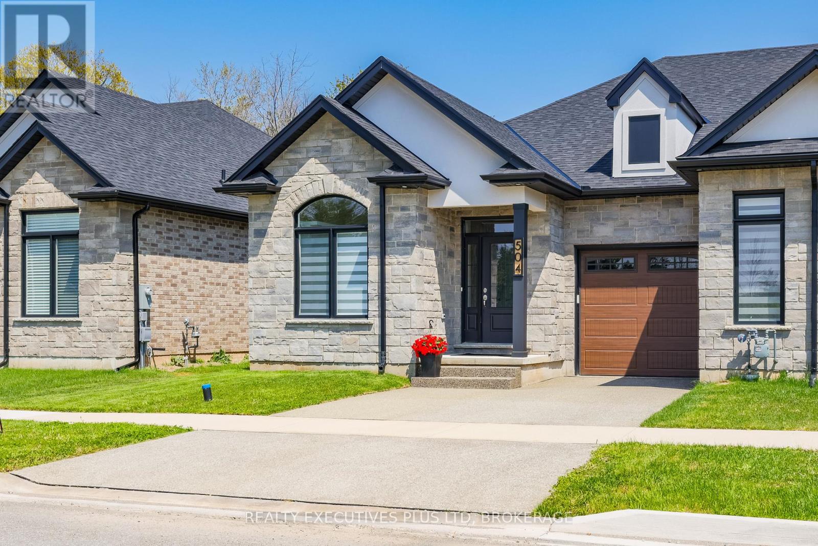 504 Royal Ridge Drive, Fort Erie, Ontario  L0S 1N0 - Photo 2 - X13159394