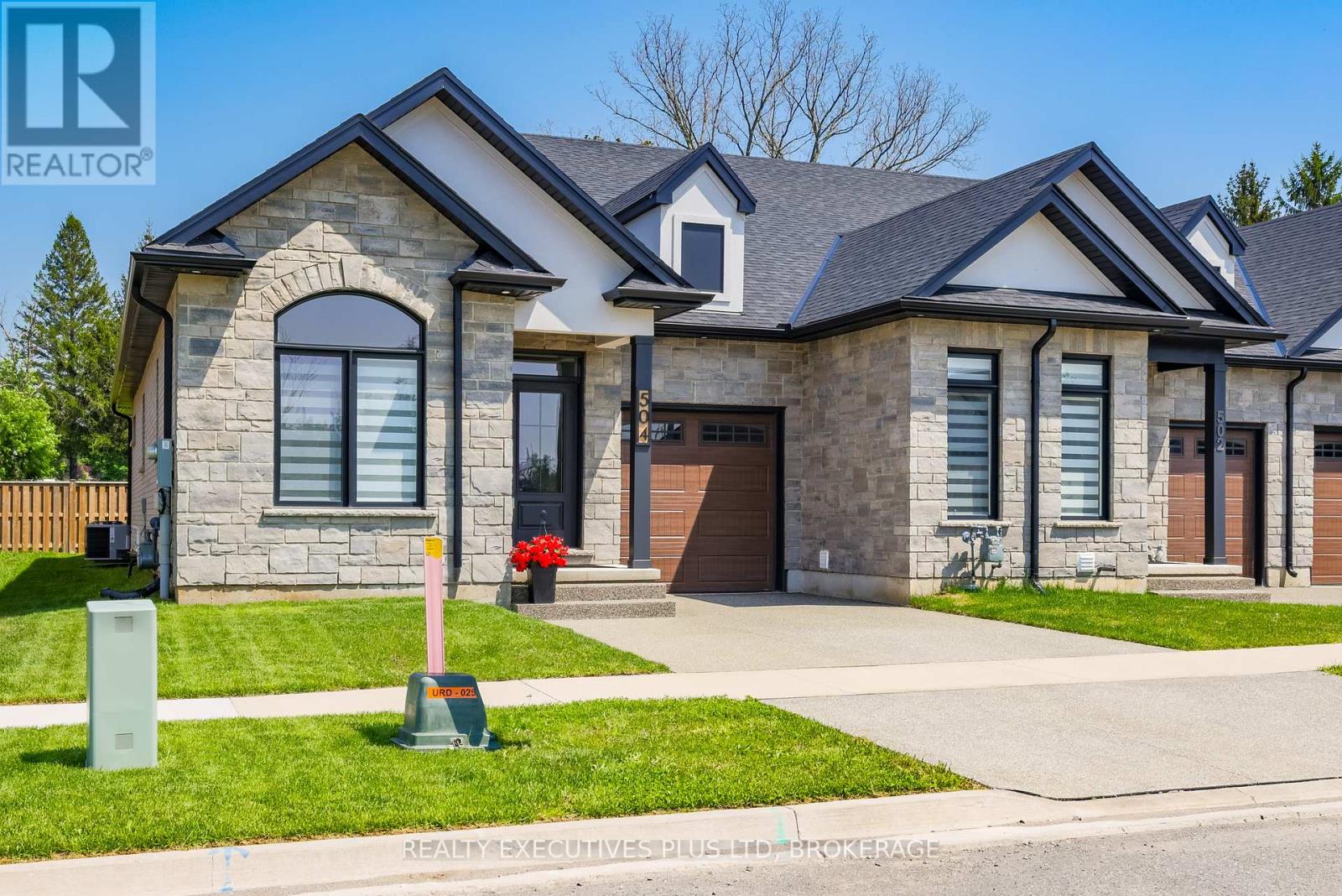 504 Royal Ridge Drive, Fort Erie, Ontario  L0S 1N0 - Photo 3 - X13159394