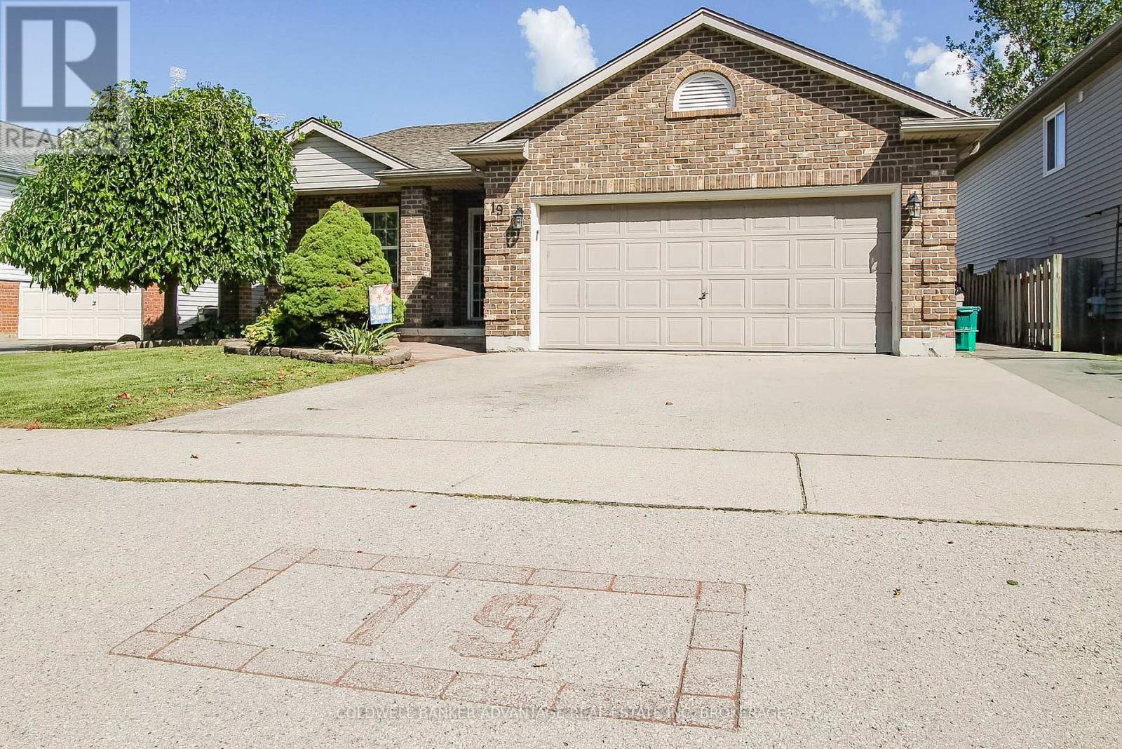 19 Windle Village Crescent, Thorold, Ontario  L2V 4Z6 - Photo 2 - X13162292