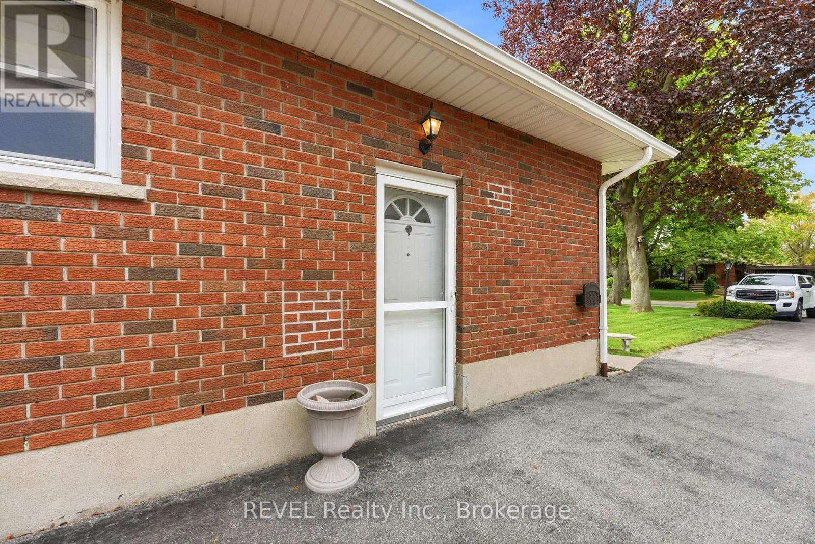 7 Brucedale Avenue, St. Catharines, Ontario  L2M 2Z4 - Photo 9 - X13164394