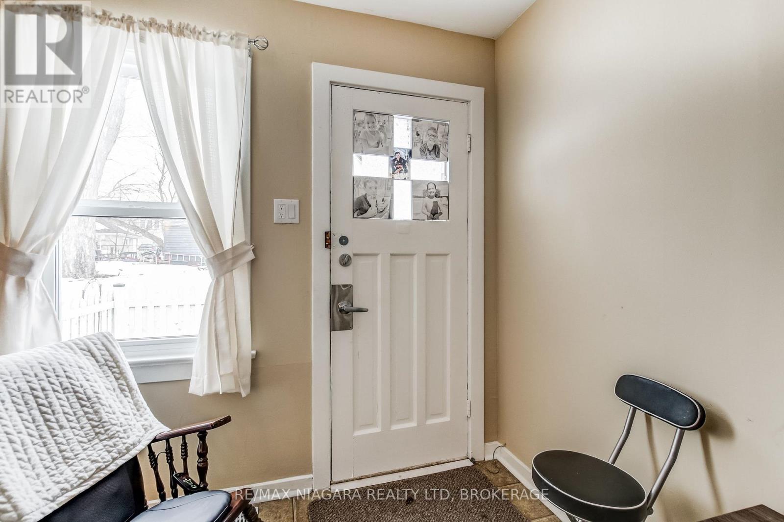 8 Catharine Street, Port Colborne, Ontario  L3K 4J6 - Photo 3 - X13164686