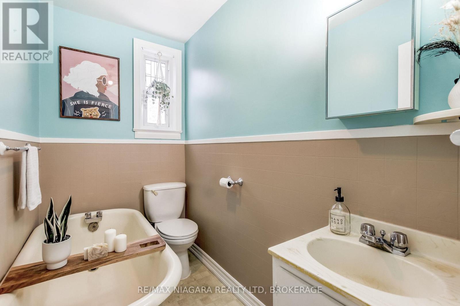 8 Catharine Street, Port Colborne, Ontario  L3K 4J6 - Photo 39 - X13164686