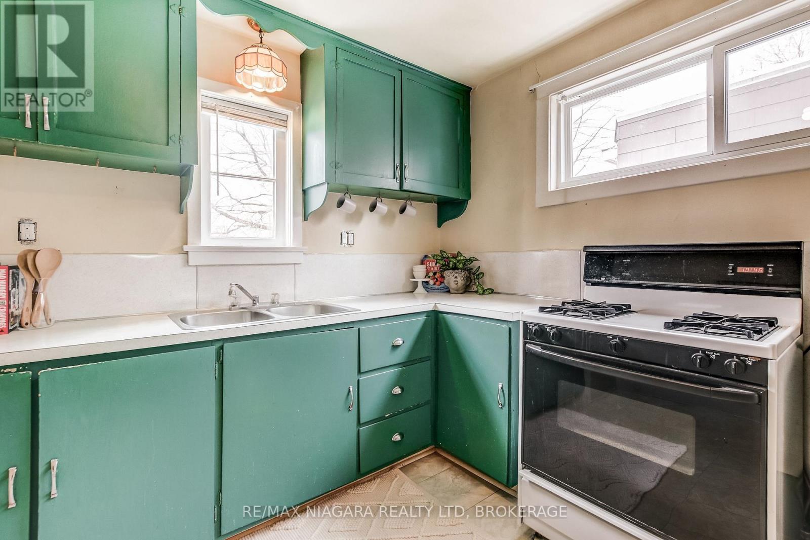 8 Catharine Street, Port Colborne, Ontario  L3K 4J6 - Photo 43 - X13164686