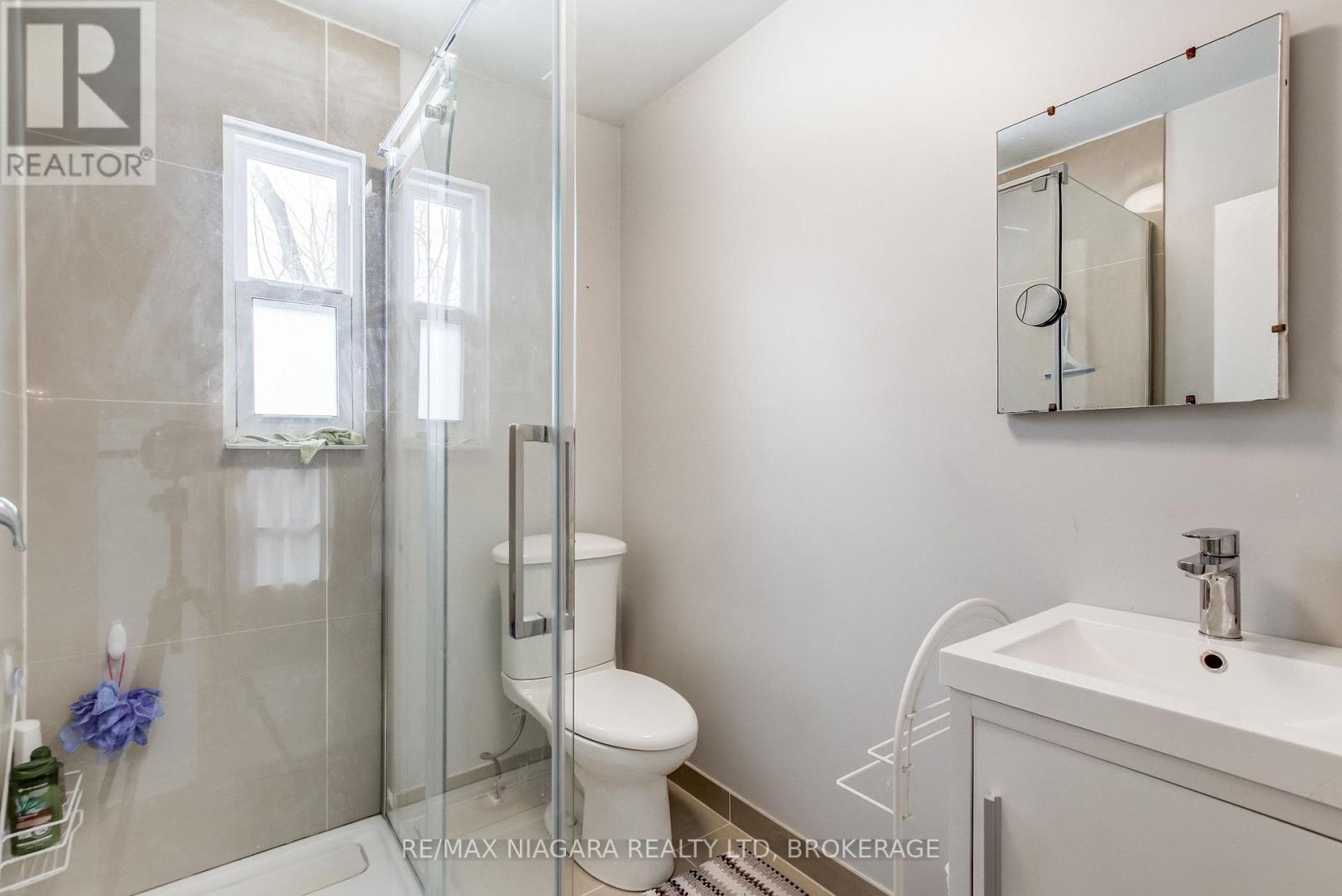 8 Catharine Street, Port Colborne, Ontario  L3K 4J6 - Photo 7 - X13164686