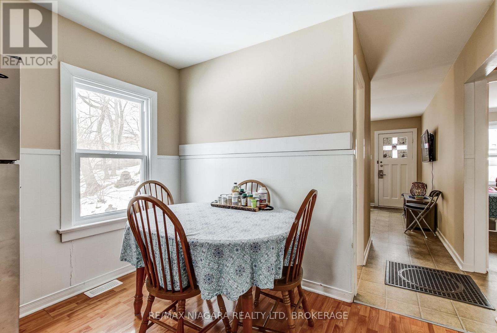 8 Catharine Street, Port Colborne, Ontario  L3K 4J6 - Photo 9 - X13164686