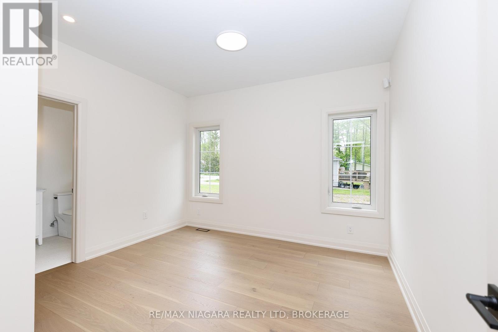 60 Pleasant Avenue N, Fort Erie, Ontario  L0S 1N0 - Photo 11 - X13165660