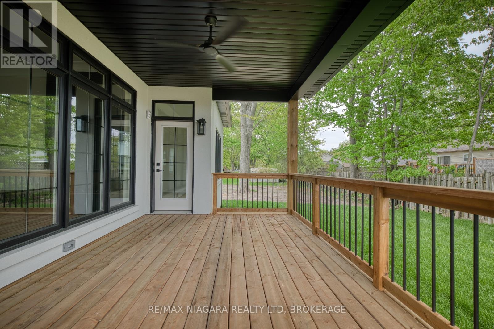 60 Pleasant Avenue N, Fort Erie, Ontario  L0S 1N0 - Photo 2 - X13165660