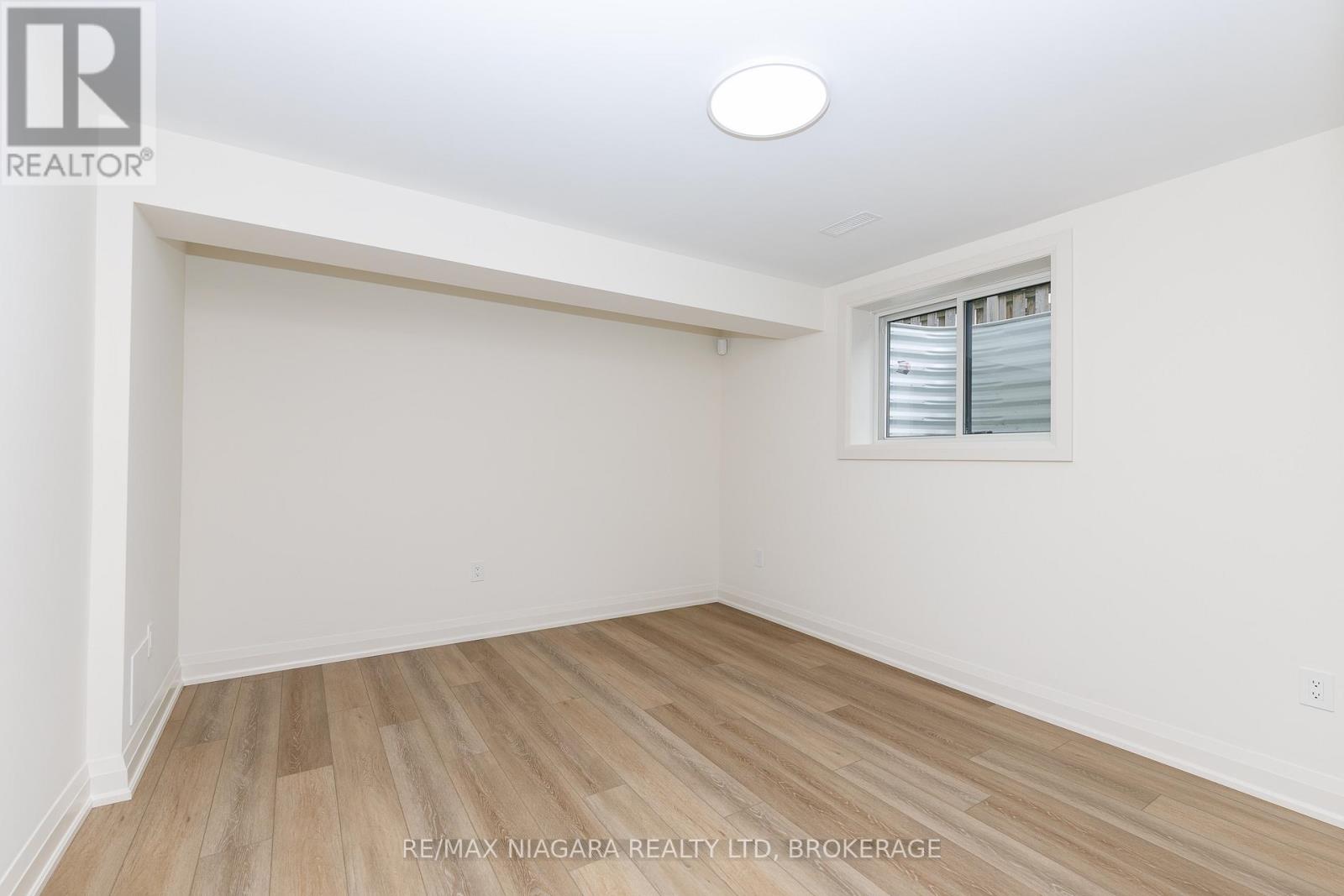 60 Pleasant Avenue N, Fort Erie, Ontario  L0S 1N0 - Photo 34 - X13165660