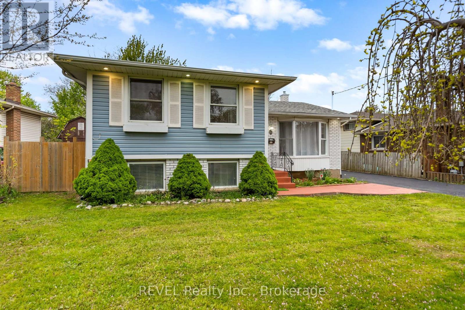 7 Rendale Avenue, St. Catharines, Ontario  L2M 6E9 - Photo 2 - X13165916