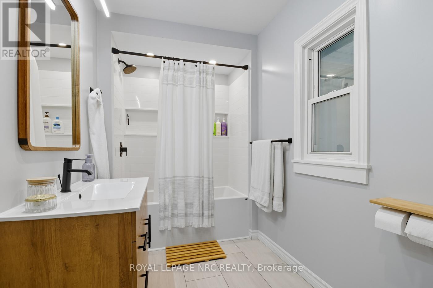 2459 Thompson Road, Niagara Falls, Ontario  L2E 6S4 - Photo 11 - X13167236