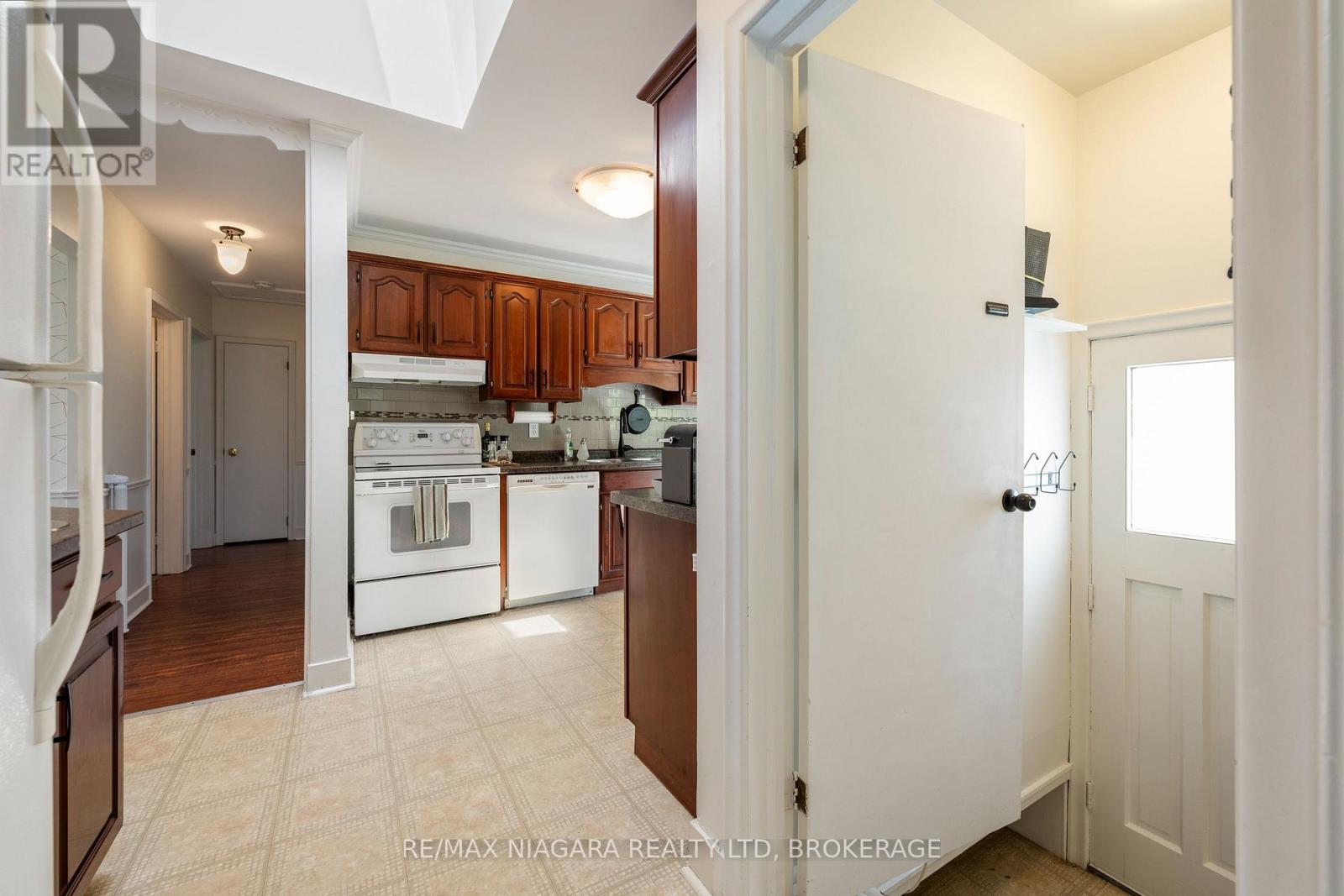 4 Mackie Street, St. Catharines, Ontario  L2N 5N5 - Photo 16 - X13169732