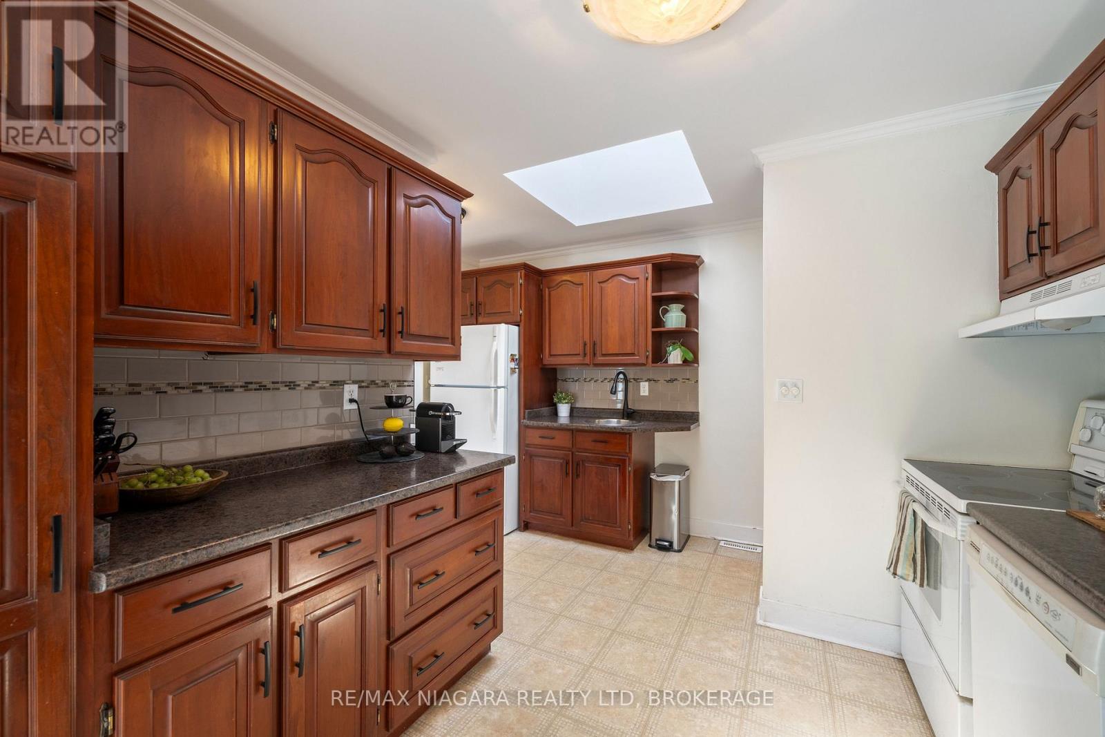4 Mackie Street, St. Catharines, Ontario  L2N 5N5 - Photo 18 - X13169732